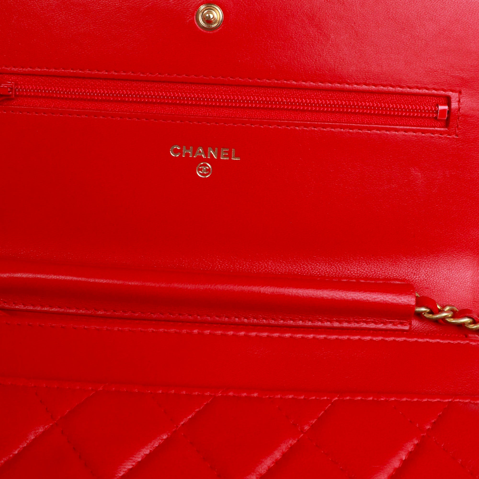 CHANEL - Sac à bandoulière Wallet On Chain Boy Chanel en cuir lisse rouge