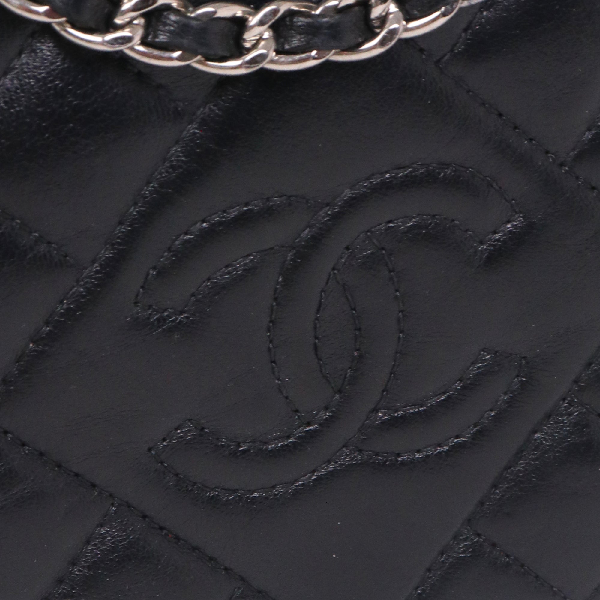 CHANEL - Sac Wallet On Chain Timeless Chanel en cuir matelassé noir
