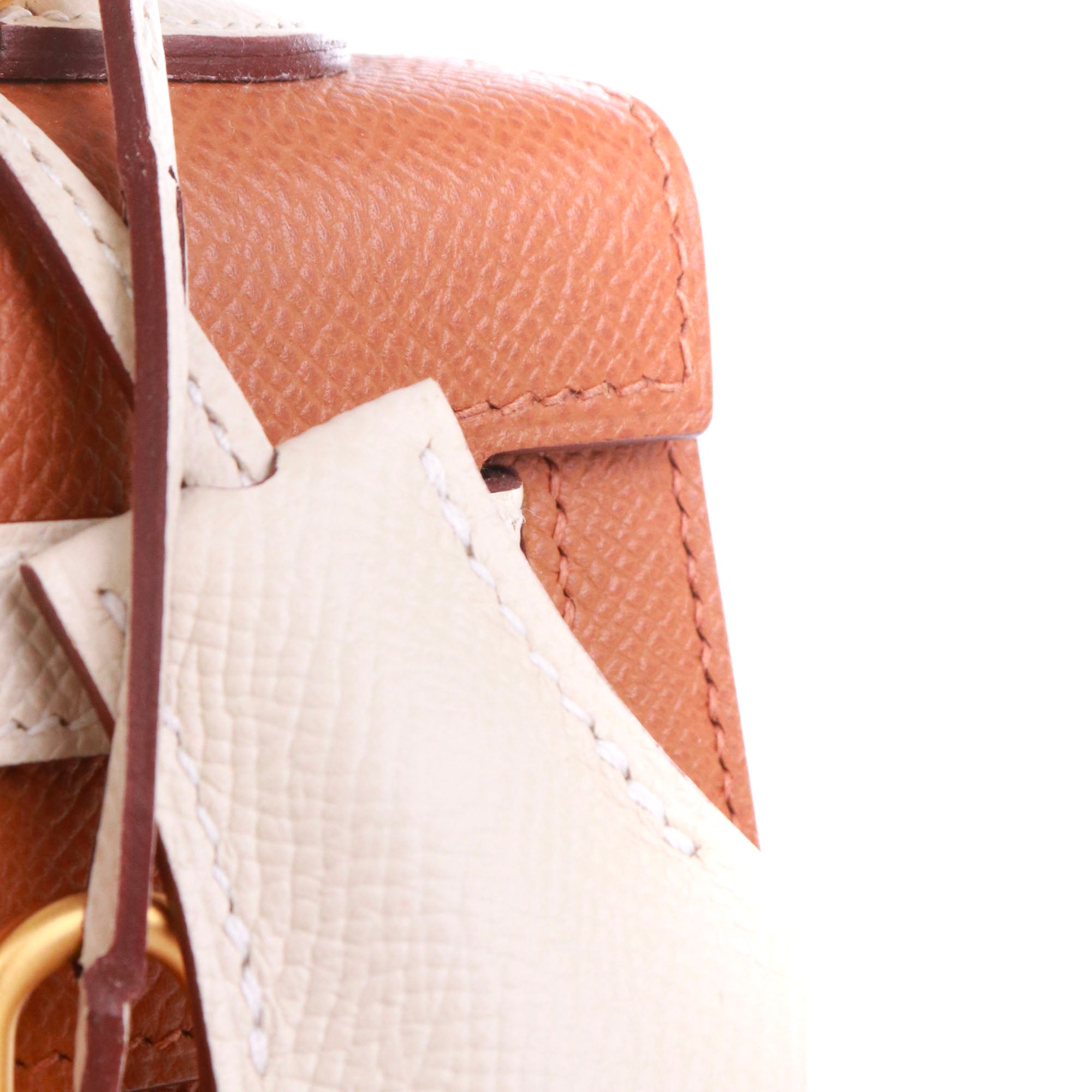 HERMÈS - Sac à main Kelly 25 Hermès bicolore en cuir epsom gold et craie