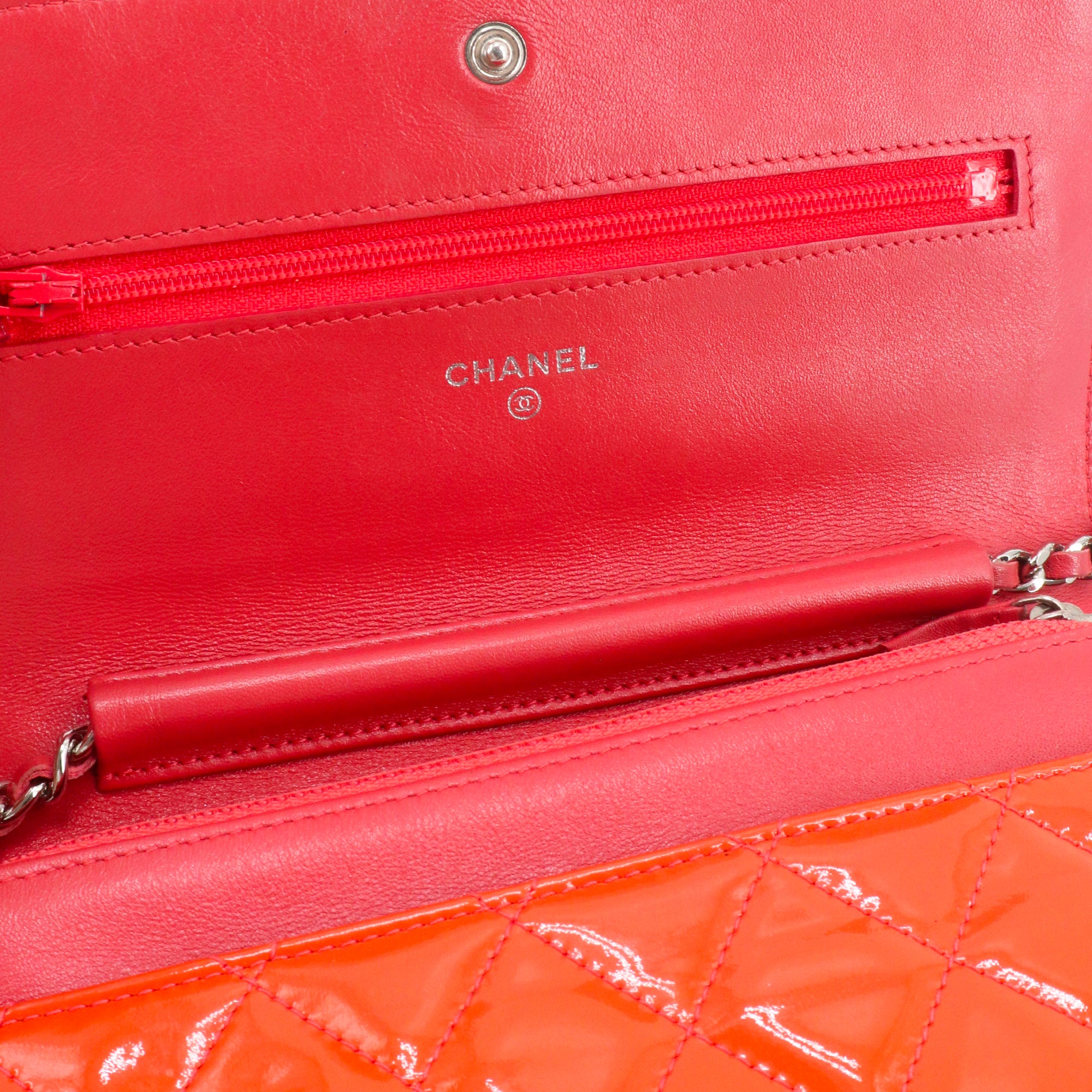 CHANEL - Sac Wallet On Chain Timeless Chanel en cuir verni orange