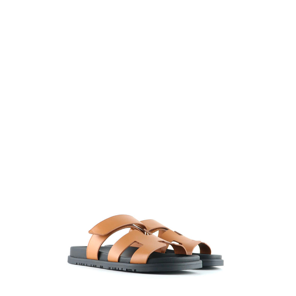 HERMÈS - Sandales Chypre en cuir lisse gold (T38)