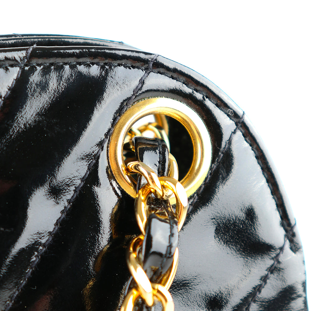 CHANEL - Vintage patent leather shoulder bag