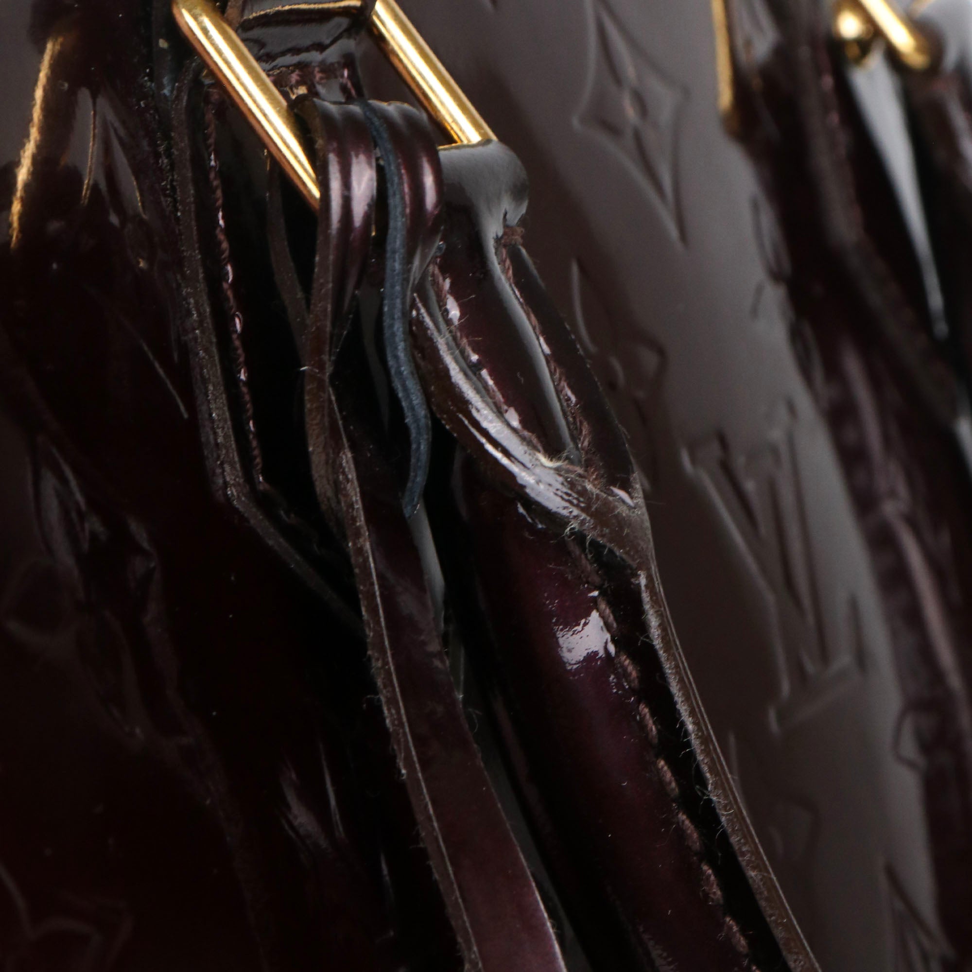 LOUIS VUITTON - Sac à main Alma PM Louis Vuitton en cuir verni bordeaux