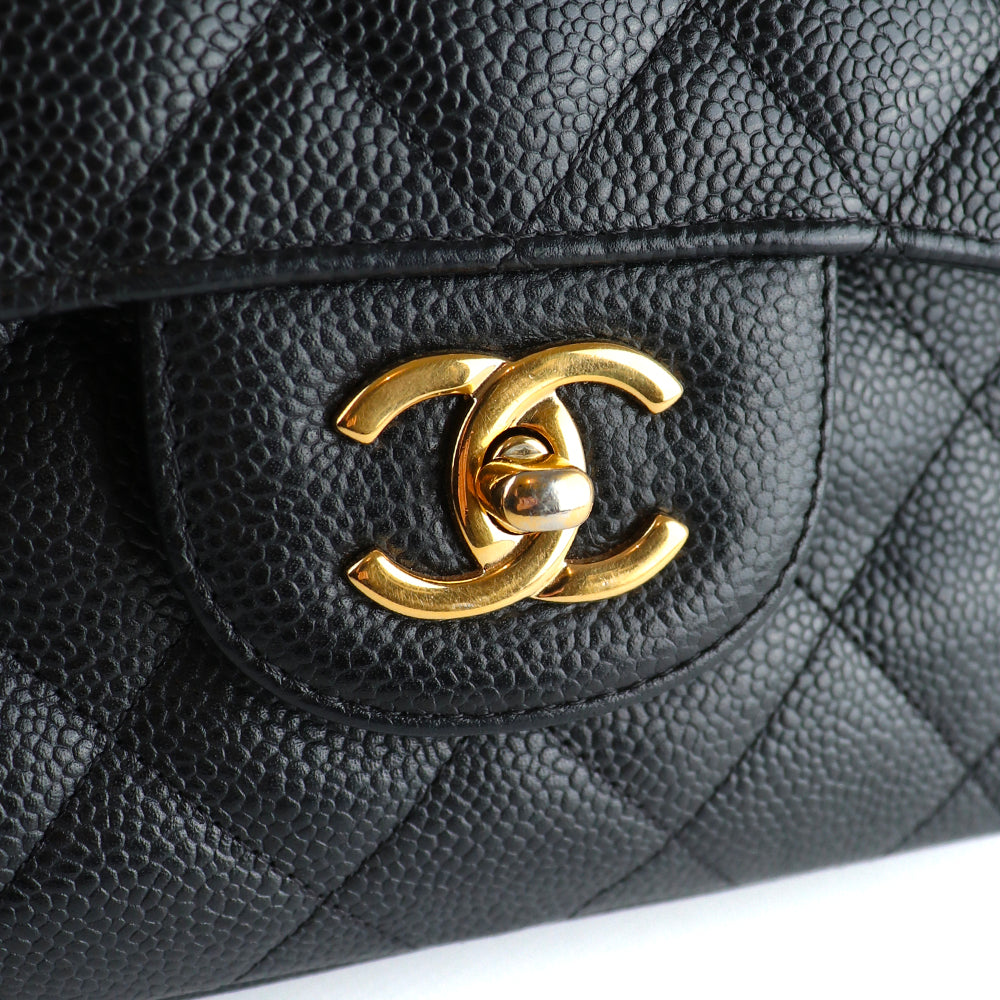 CHANEL - Sac à bandoulière Classique / Timeless Jumbo double flap en cuir caviar noir