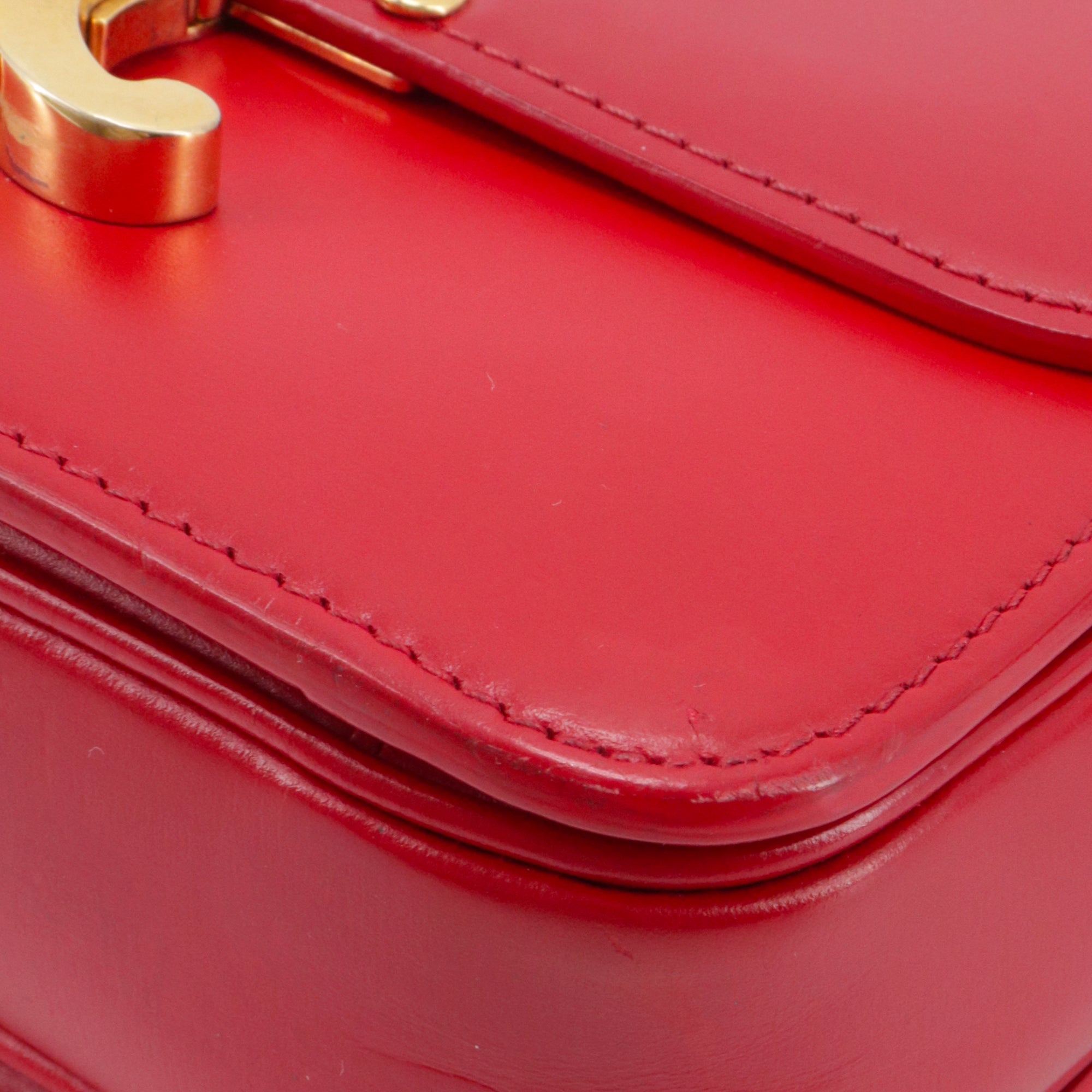 CELINE - Sac à bandoulière Triomphe teen Celine en cuir box rouge