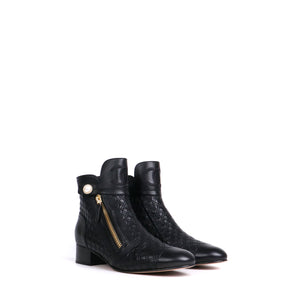 CHANEL - Chanel CC ankle boots in black lambskin (T34.5)
