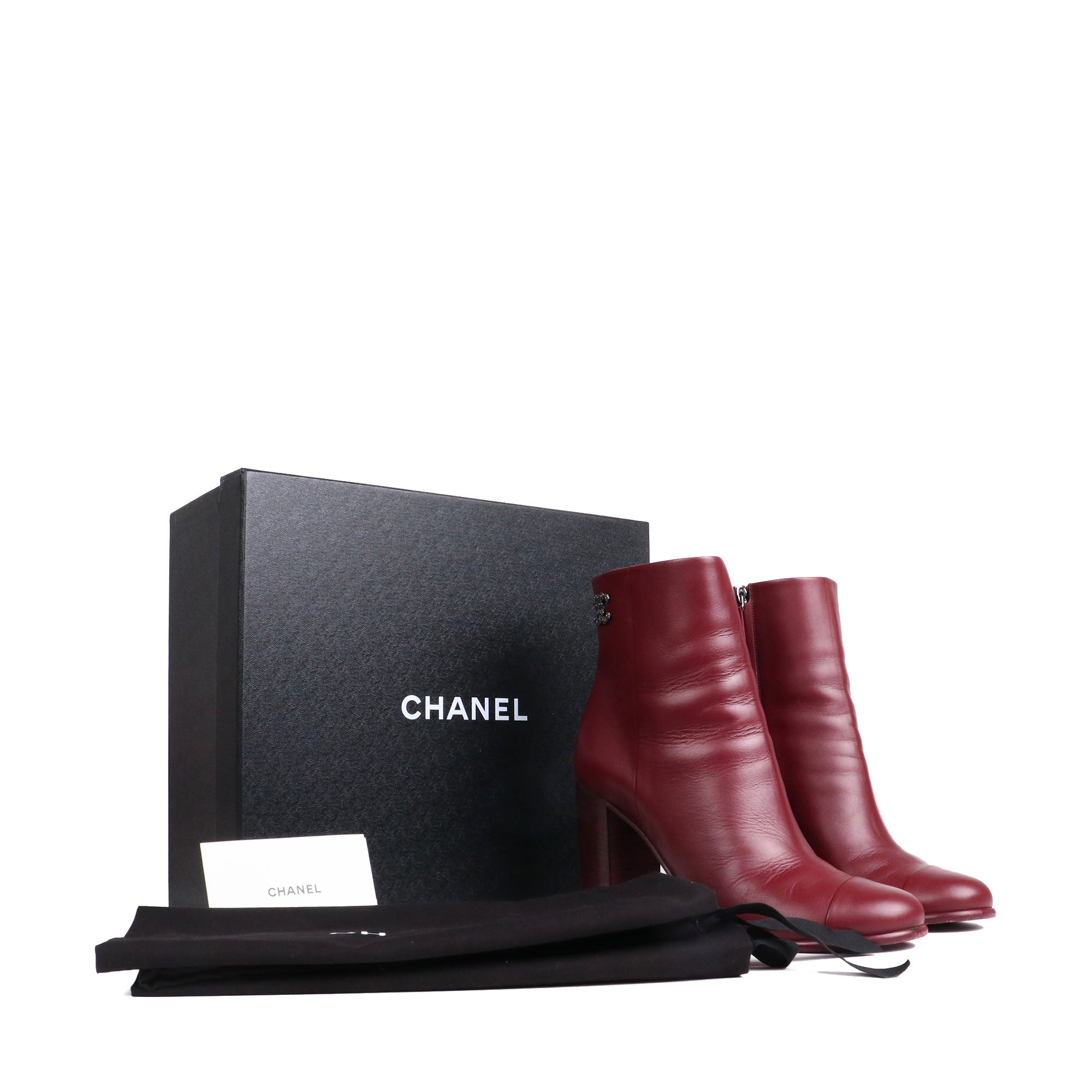 CHANEL - Chanel CC ankle boots in black lambskin (T34.5)