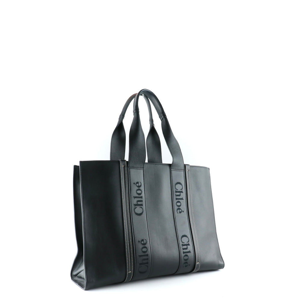 CHLOÉ - Large model Woody shopping bag in black leather