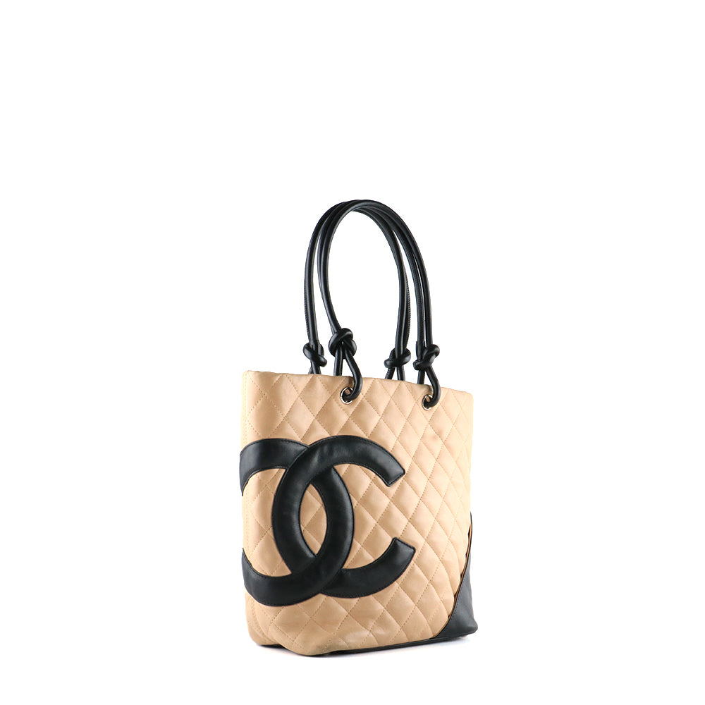CHANEL - Sac à main Cambon en cuir matelassé beige et noir vintage