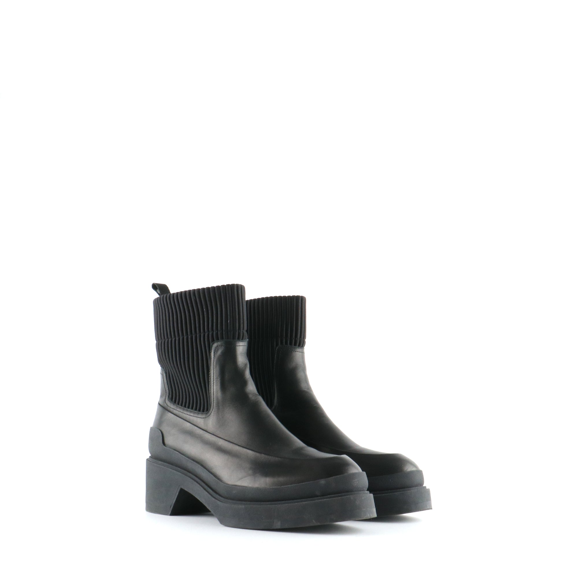 HERMÈS - Bottines en cuir de veau noir (T37,5)