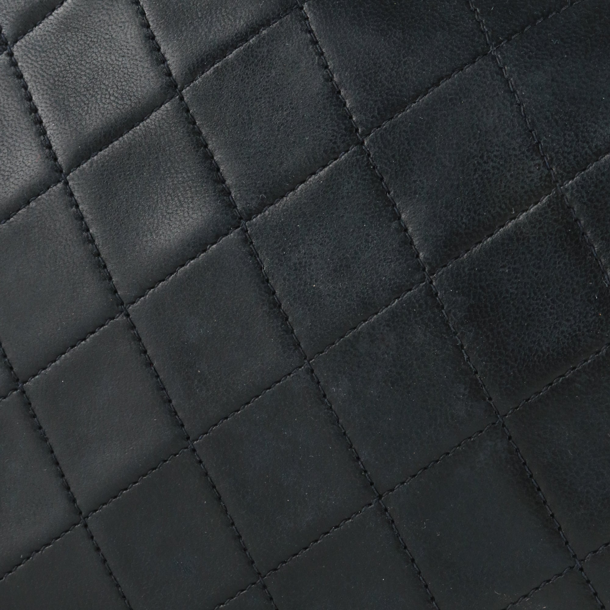 CHANEL - Sac à main Timeless mini rectangle en cuir lisse noir