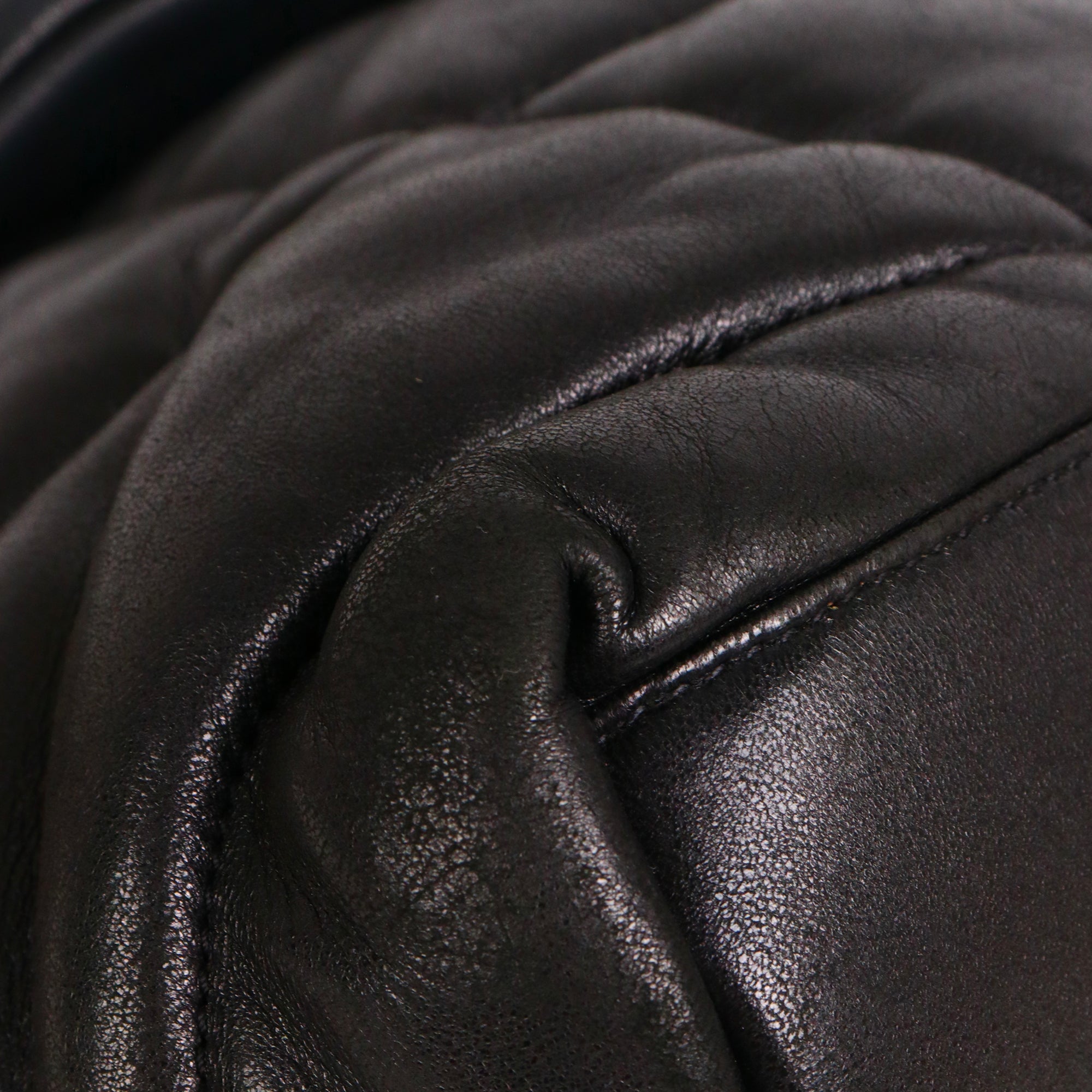 SAINT LAURENT - Sac à bandoulière Puffer medium Saint Laurent en cuir noir