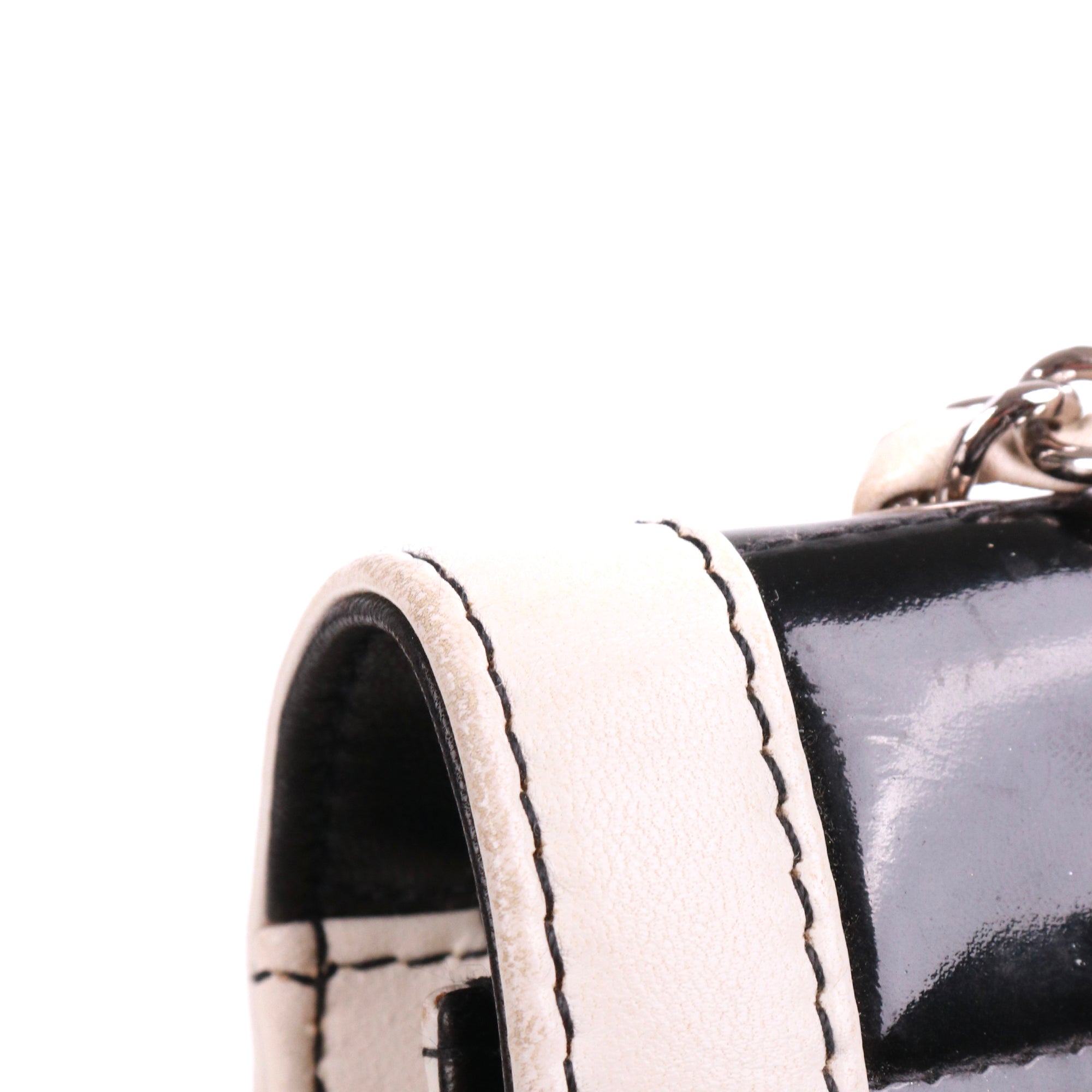 CHANEL - Classique / Timeless Jumbo double flap shoulder bag in black caviar leather