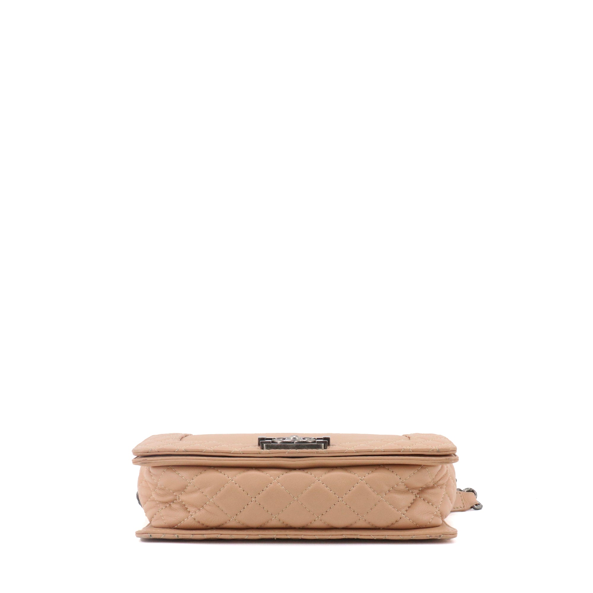 CHANEL - Sac à bandoulière Boy medium Chanel en cuir grainé beige