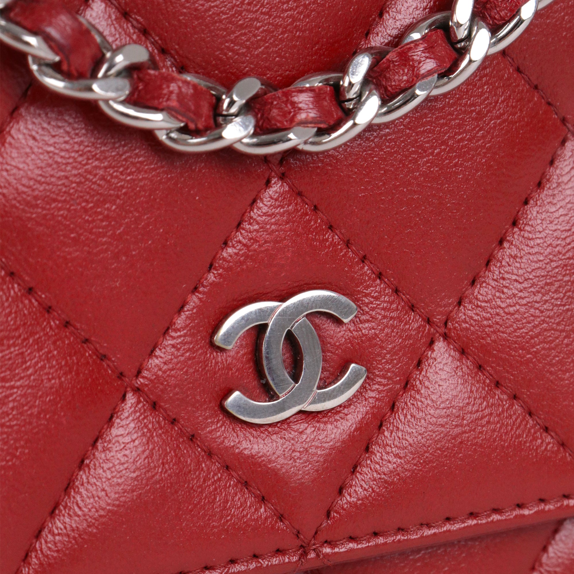 CHANEL - Sac Wallet On Chain Timeless/Classique Chanel en cuir lisse rouge bordeaux
