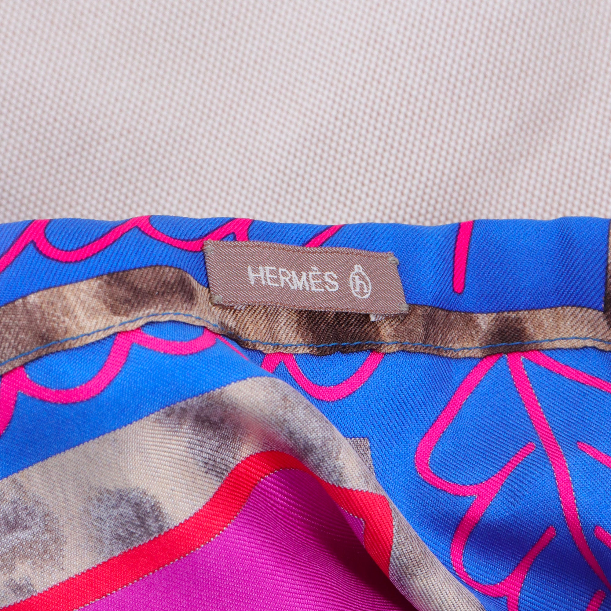HERMÈS - Sac à main Hermès en en toile et soie multicolore