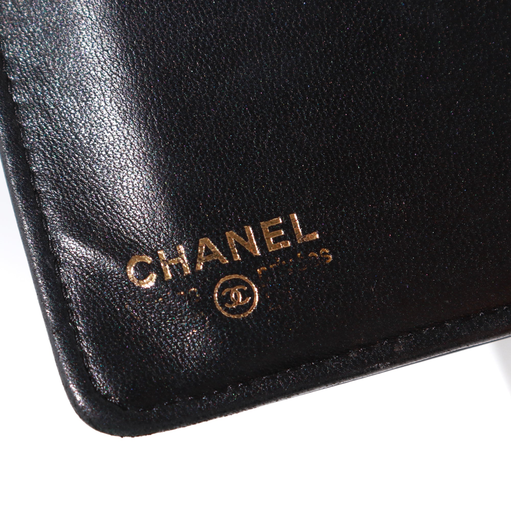 CHANEL - Boy wallet in patent quilted leather