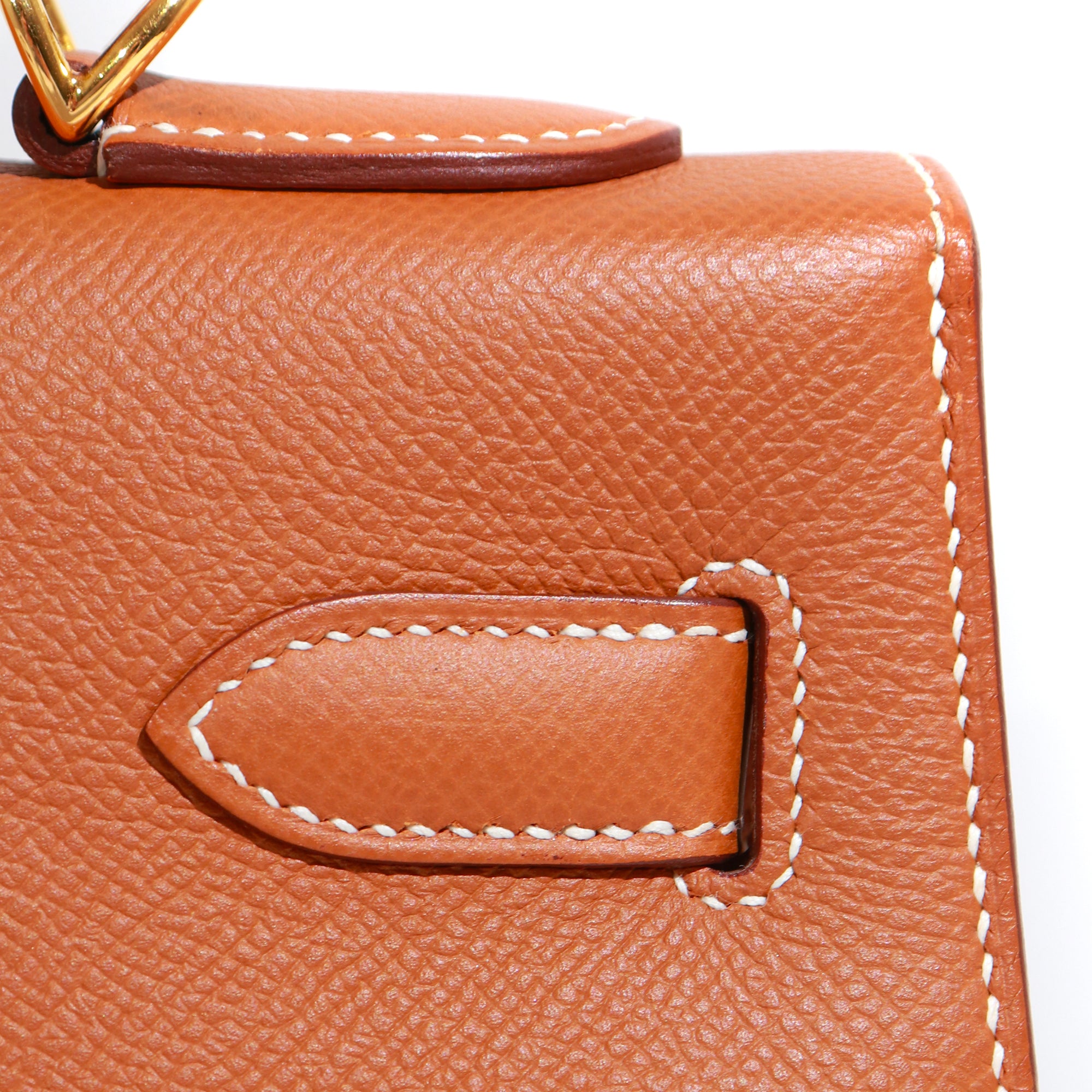 HERMÈS - Sac à main Kelly 32 en cuir epsom gold sellier