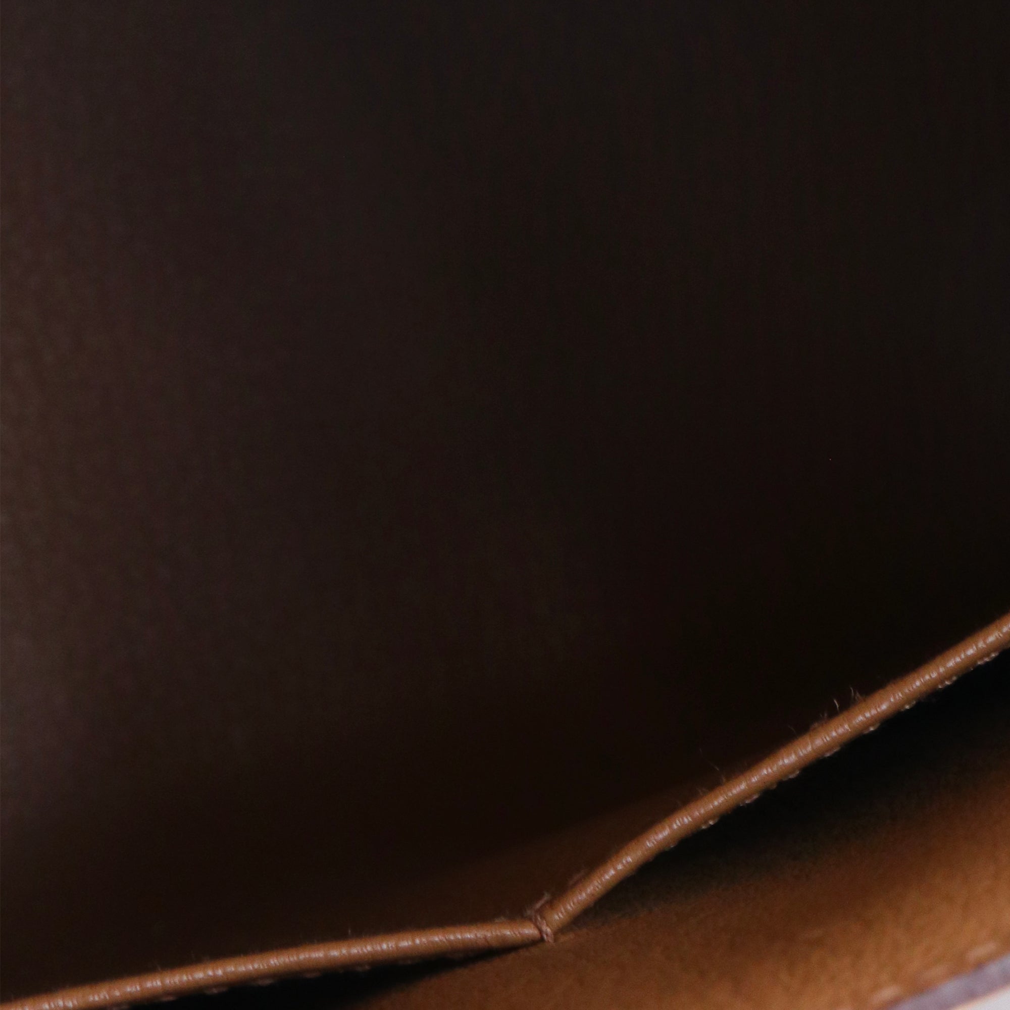 HERMÈS - Sac à main Kelly 28 Hermès en cuir epsom biscuit sellier