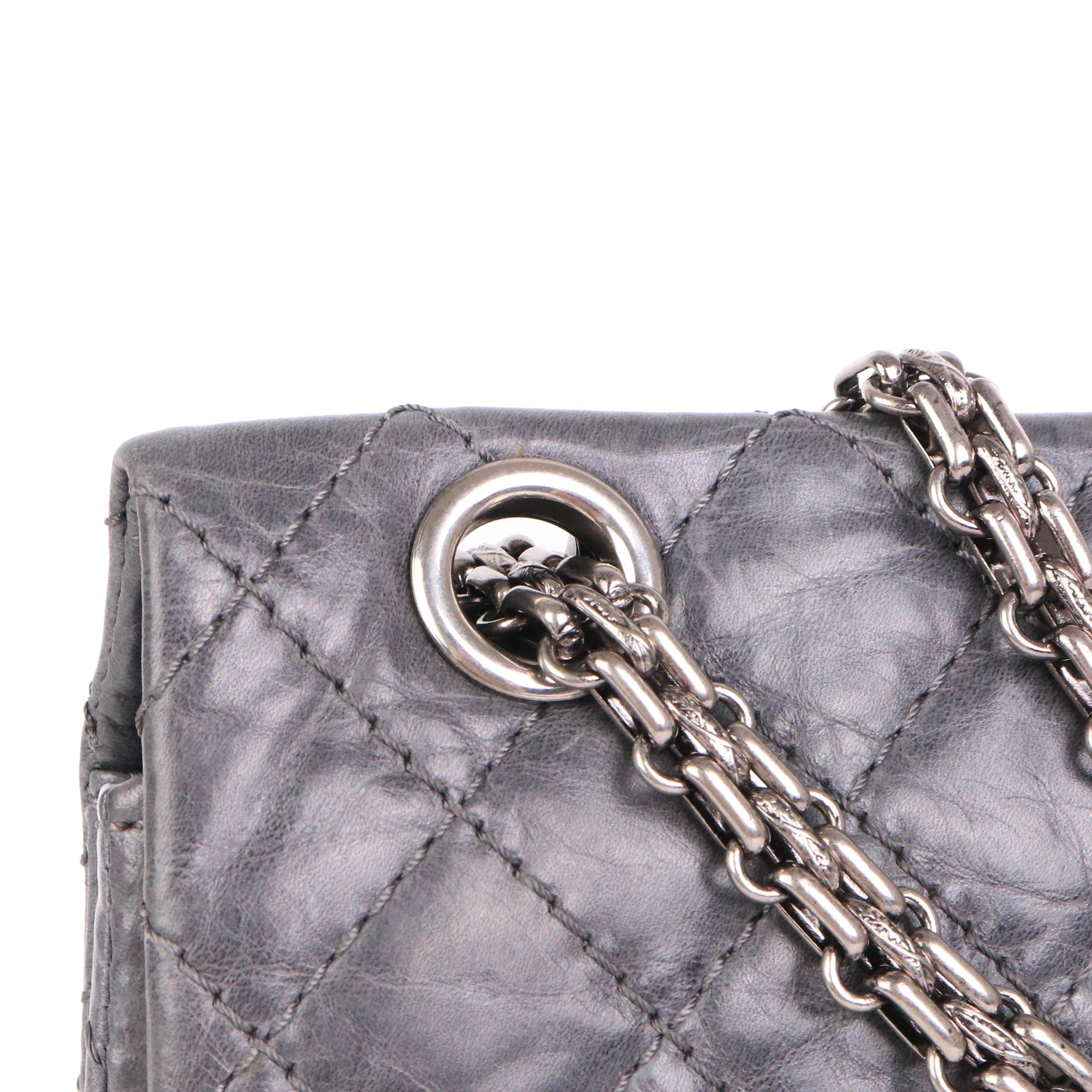 CHANEL - Sac à bandoulière 2.55 Chanel small en cuir froissé gris