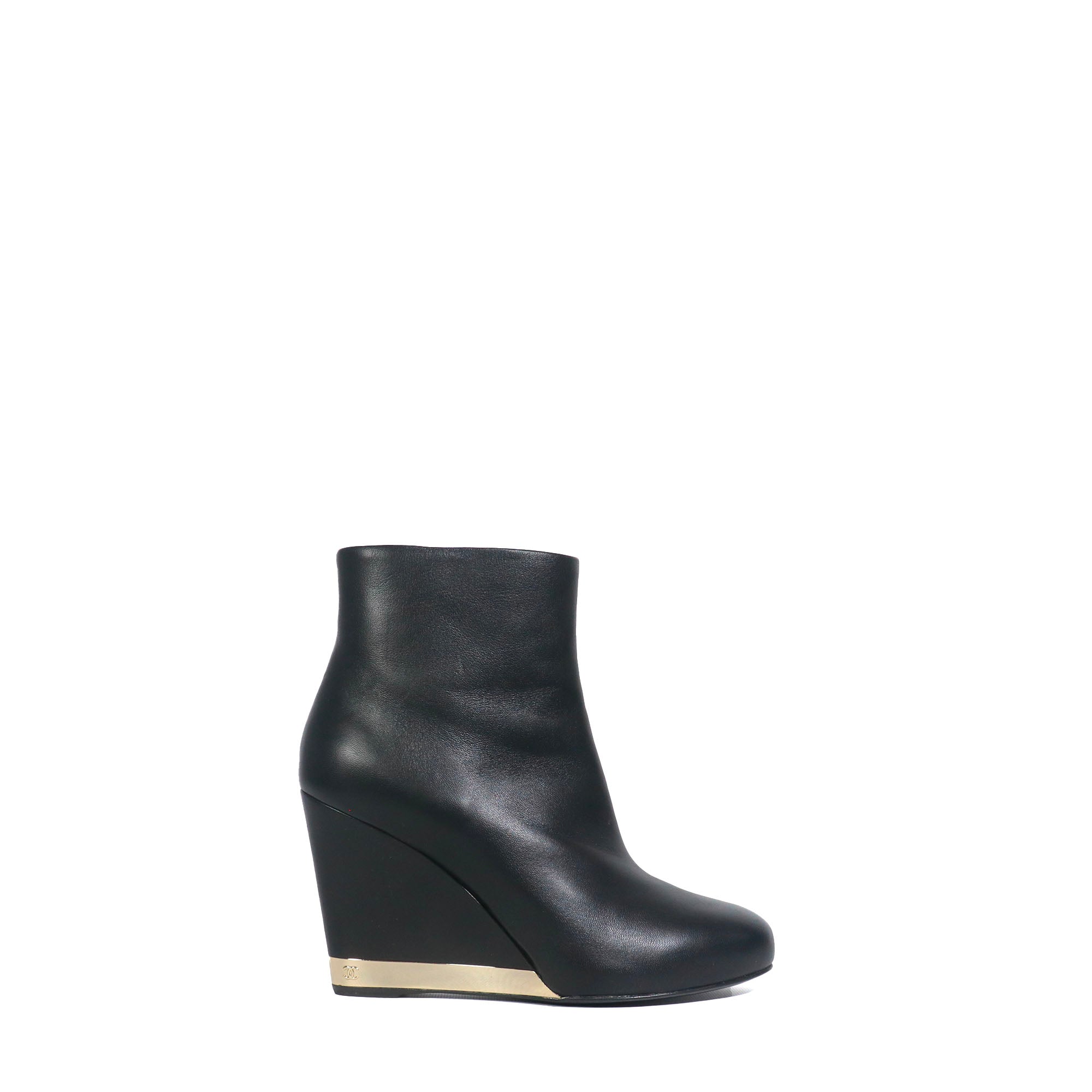 CHANEL - Black leather wedge ankle boots (T39)