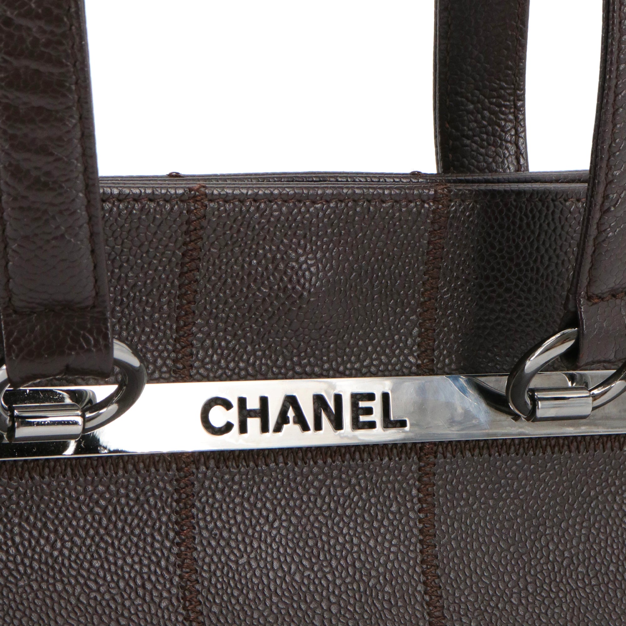 CHANEL - Sac cabas Choco Bar Chanel en cuir grainé marron vintage