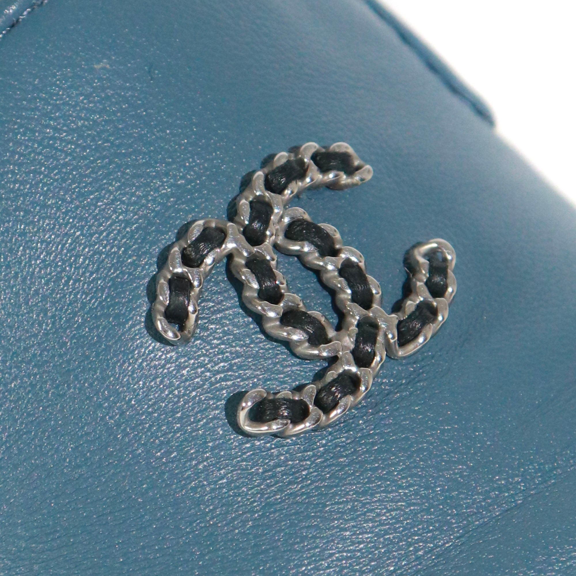 CHANEL - Blue smooth leather loafers (T38)