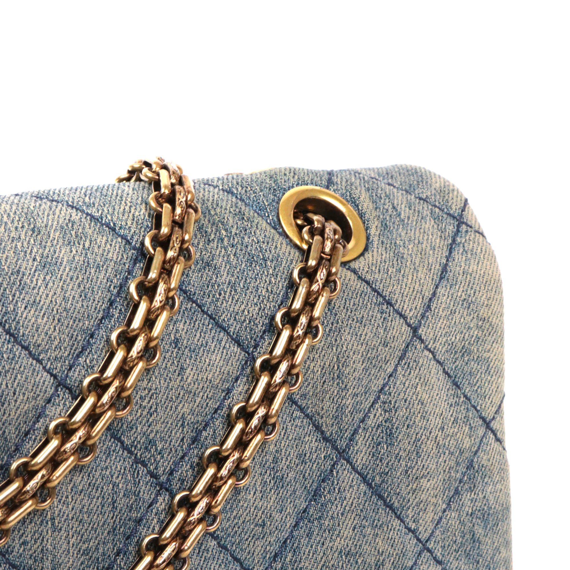CHANEL - Sac à bandoulière 2.55 Chanel large en denim