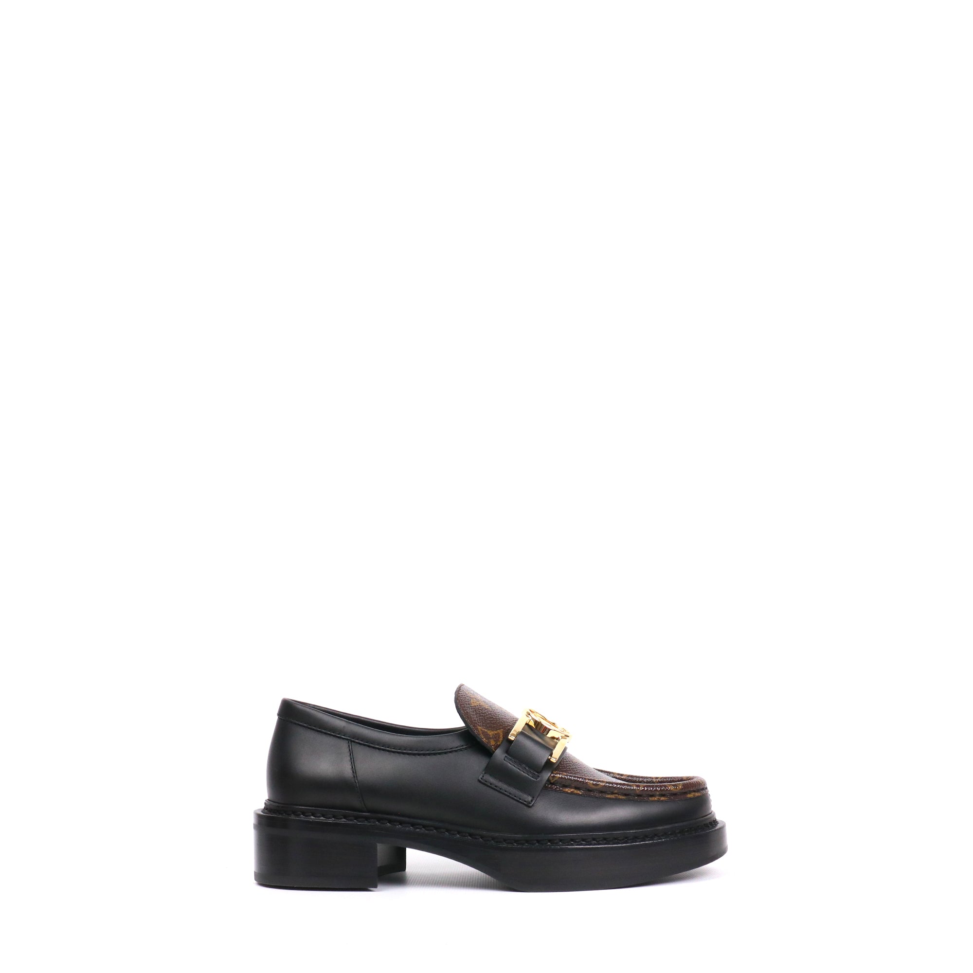 LOUIS VUITTON - Richelieu loafers in black patent leather (T36)