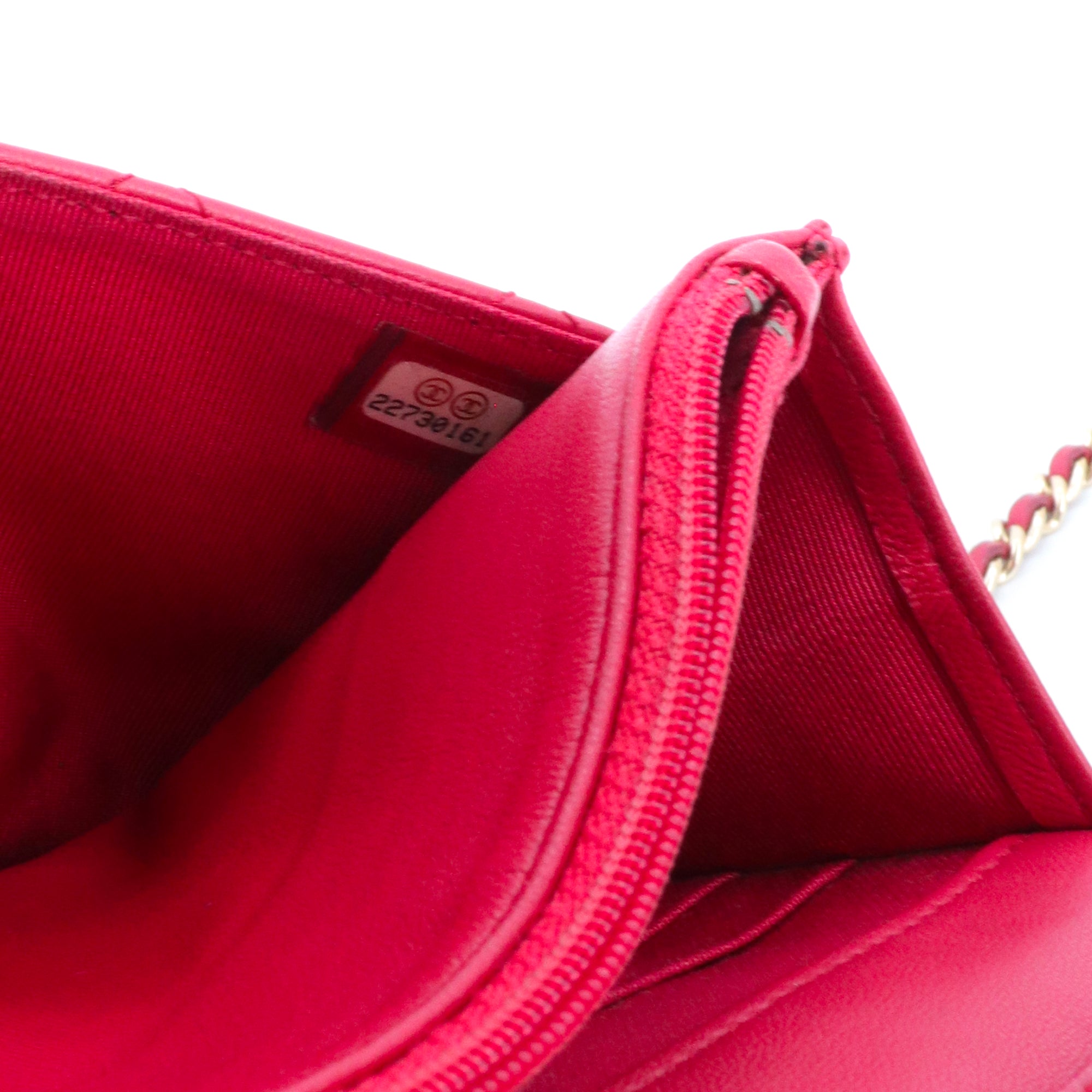 CHANEL - Chanel Wallet On Chain shoulder bag in red smooth leather