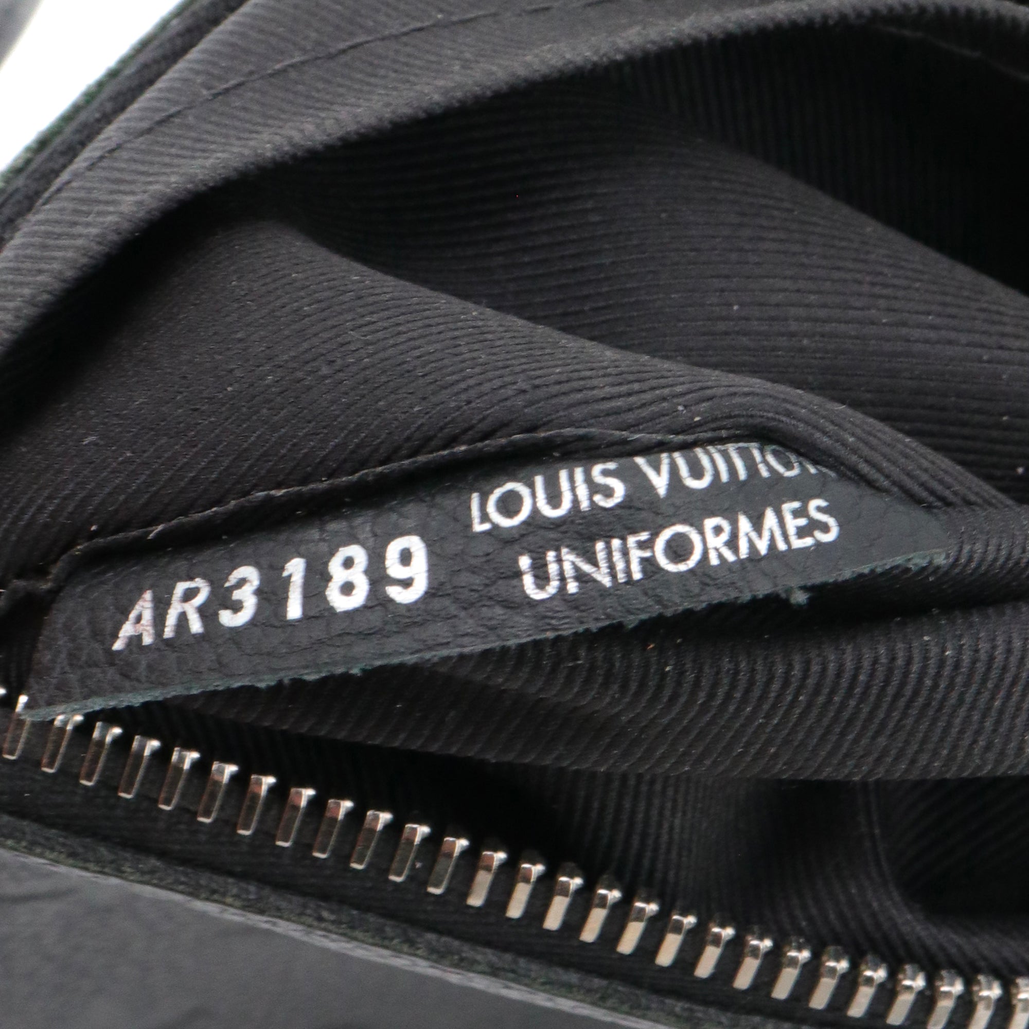 LOUIS VUITTON - Louis Vuitton Pallas shoulder bag in black empreinte leather