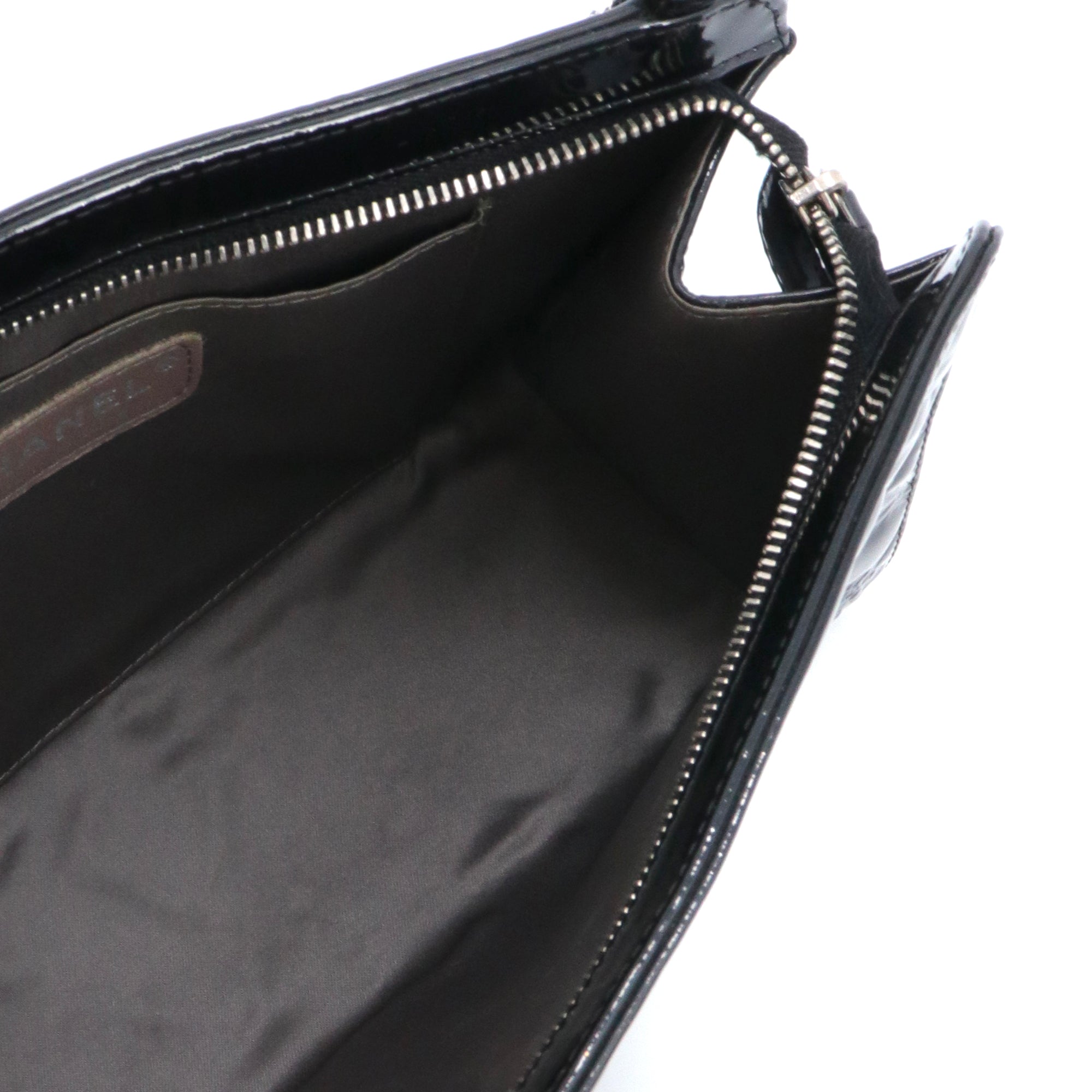CHANEL - Sac à épaule Mademoiselle Chanel en cuir verni noir vintage