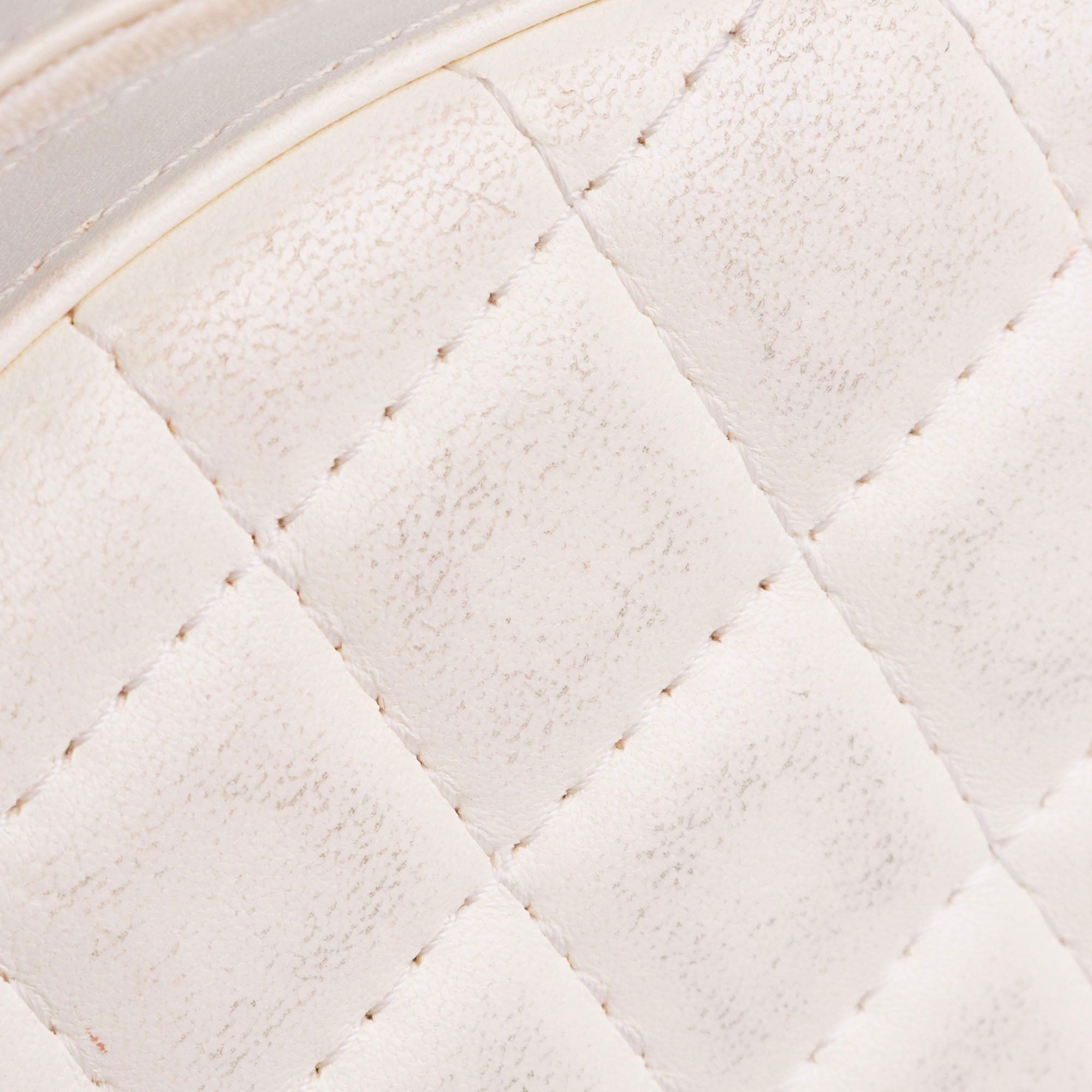 CHANEL - Sac à bandoulière Lifesaver La Pausa en cuir lisse blanc et noir
