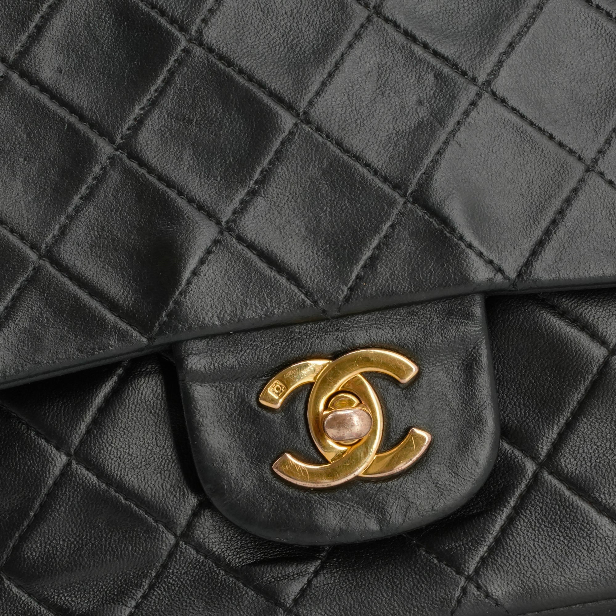 CHANEL - Sac à main Classique/Timeless 11.12 Chanel en cuir matelassé noir vintage