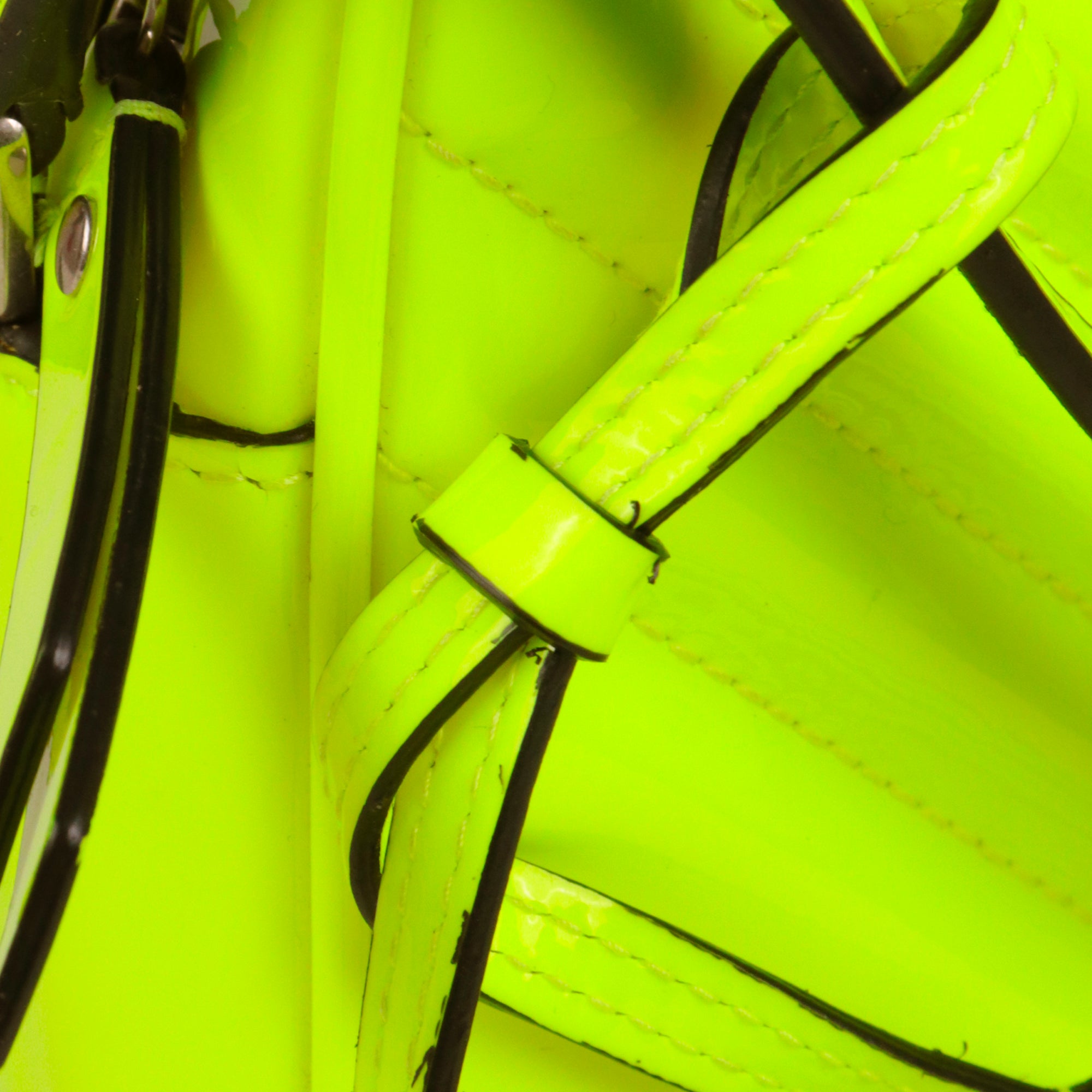 SAINT LAURENT - Sac à bandoulière Lou Saint Laurent en cuir verni jaune fluo