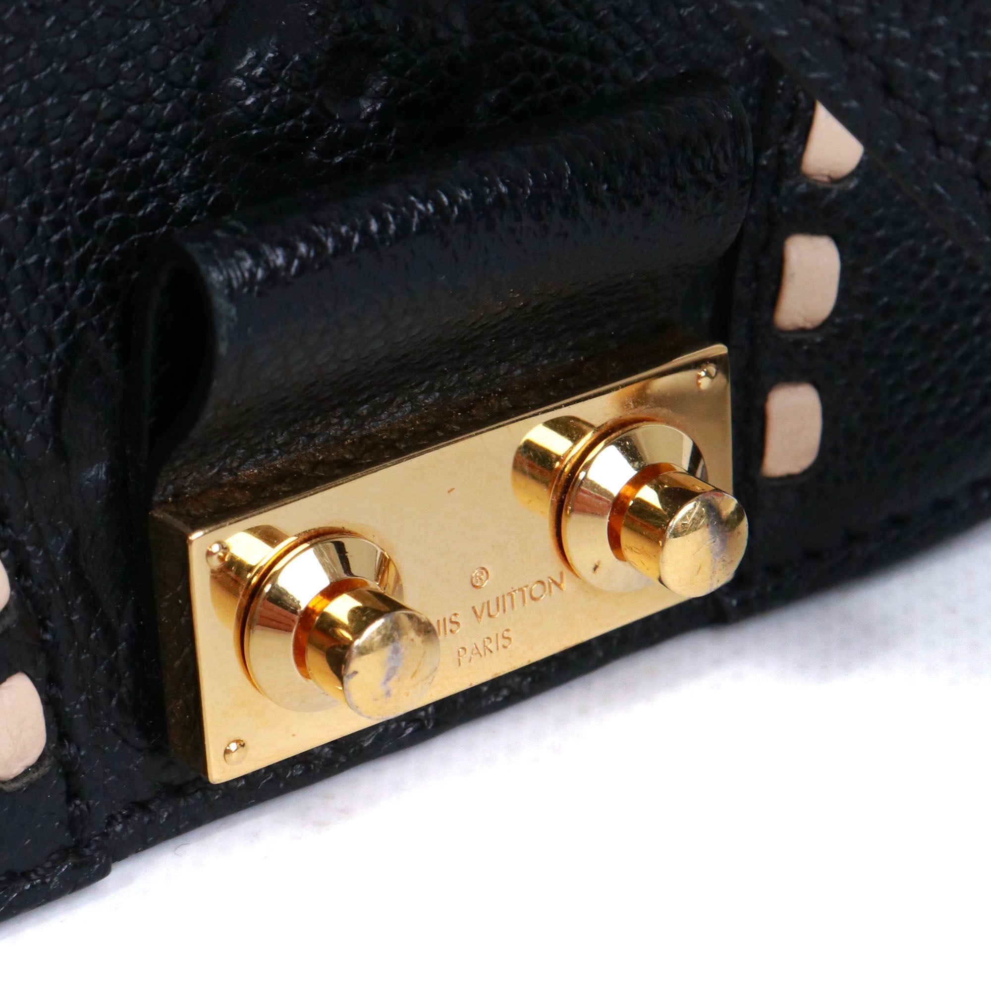 LOUIS VUITTON - Sac à bandoulière Junot Louis Vuitton en cuir grainé empreinte noir