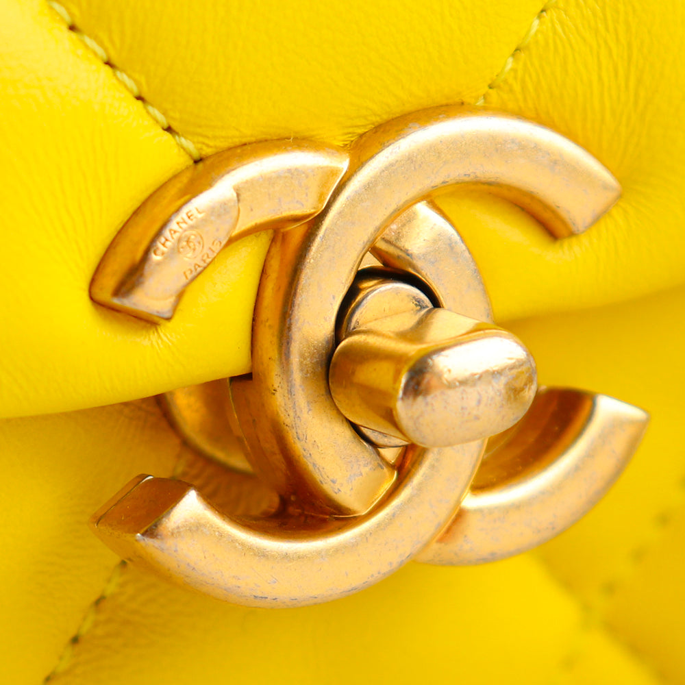 CHANEL - Sac à main Timeless édition limitée en cuir jaune