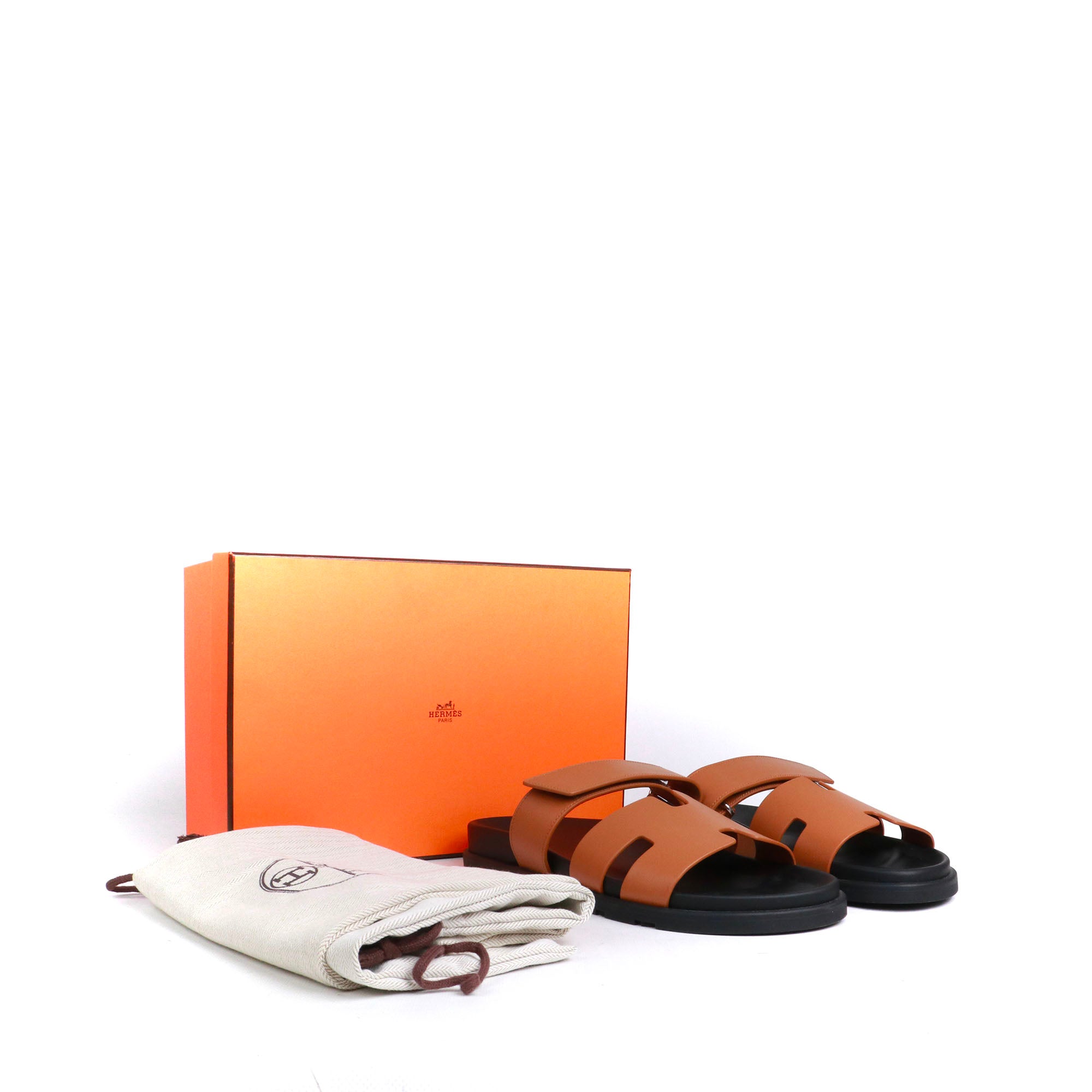 HERMÈS - Sandales Chypre Hermès en cuir lisse gold (T41)