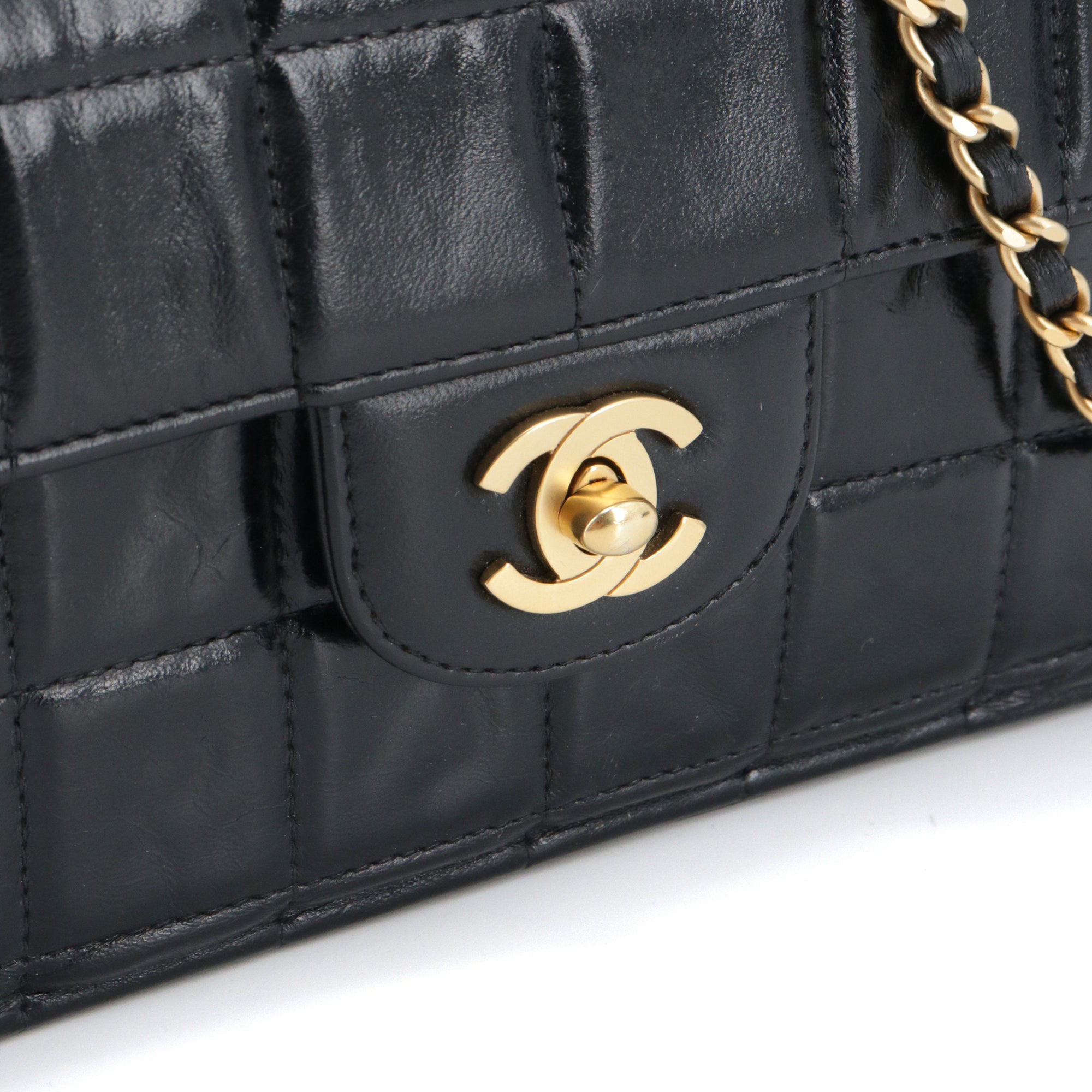 CHANEL - Vintage Chanel Caméra shoulder bag in cream white leather