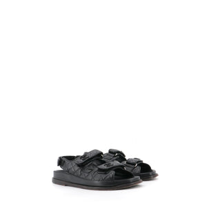 CHANEL - Sandales Dad Shoes Chanel en cuir matelassé noir (T39)