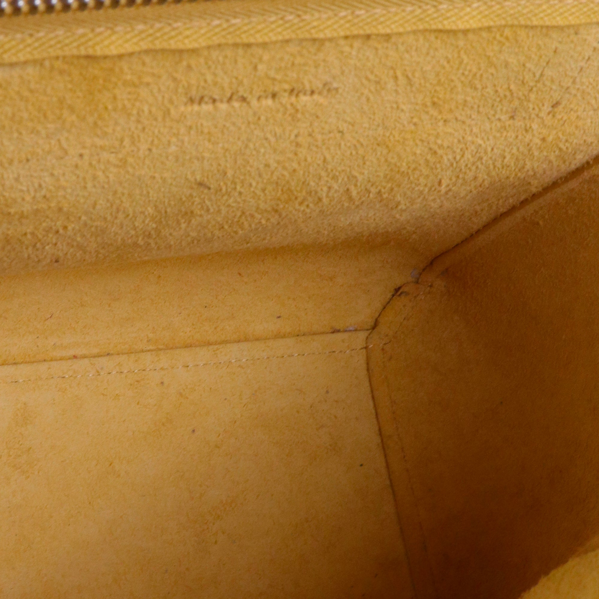 CELINE - Sac à bandoulière Belt nano Celine en cuir grainé jaune