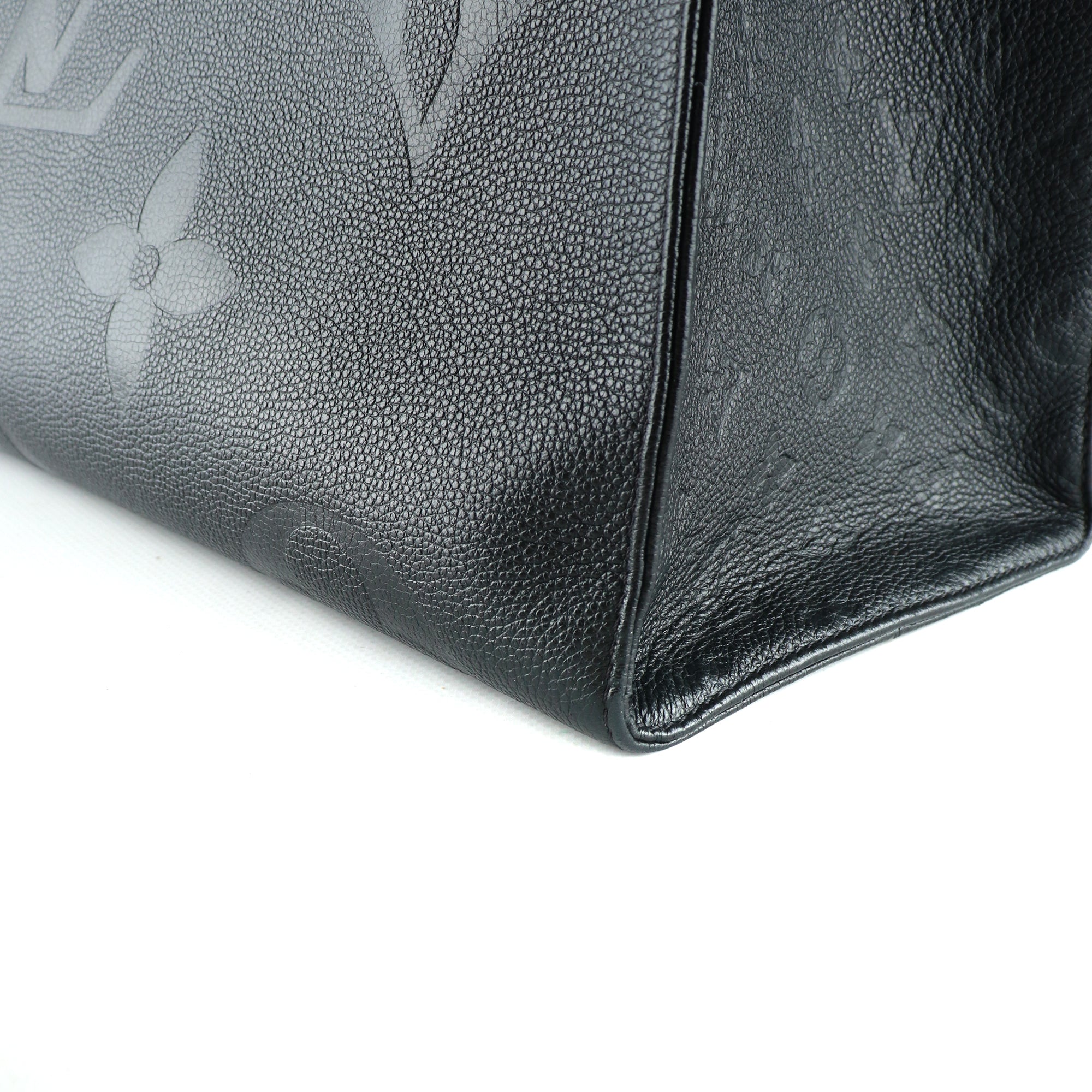 LOUIS VUITTON - OnTheGo GM shopping bag in black grained leather