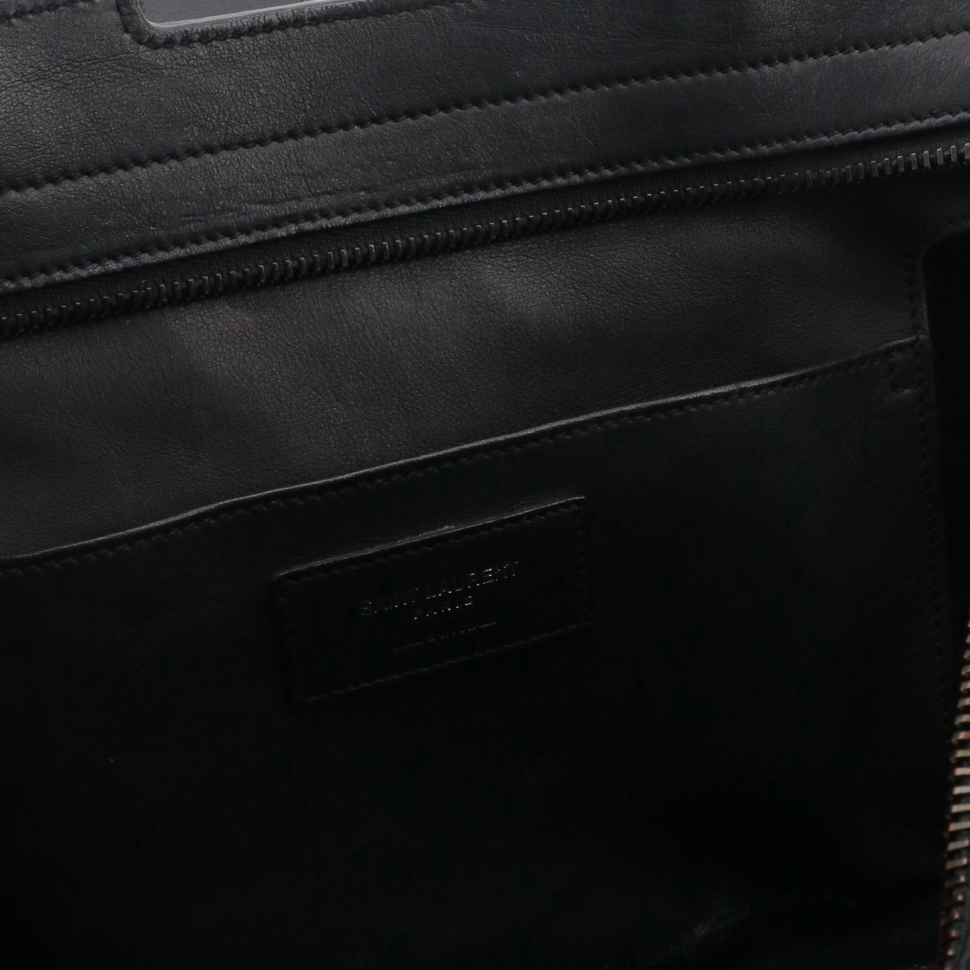 SAINT LAURENT - Sac à main Monogram Classic Saint Laurent en cuir noir