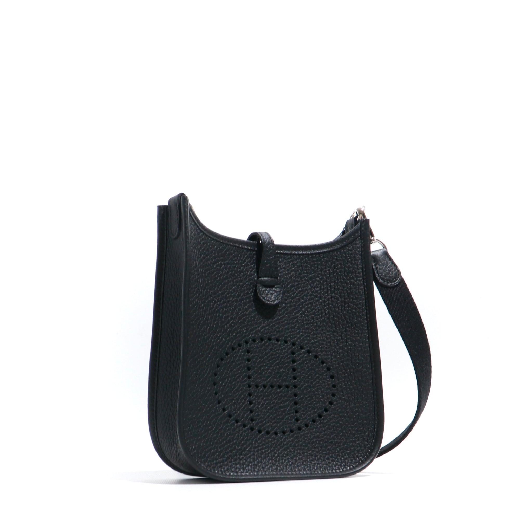 HERMÈS - Evelyne 16 shoulder bag in black taurillon leather