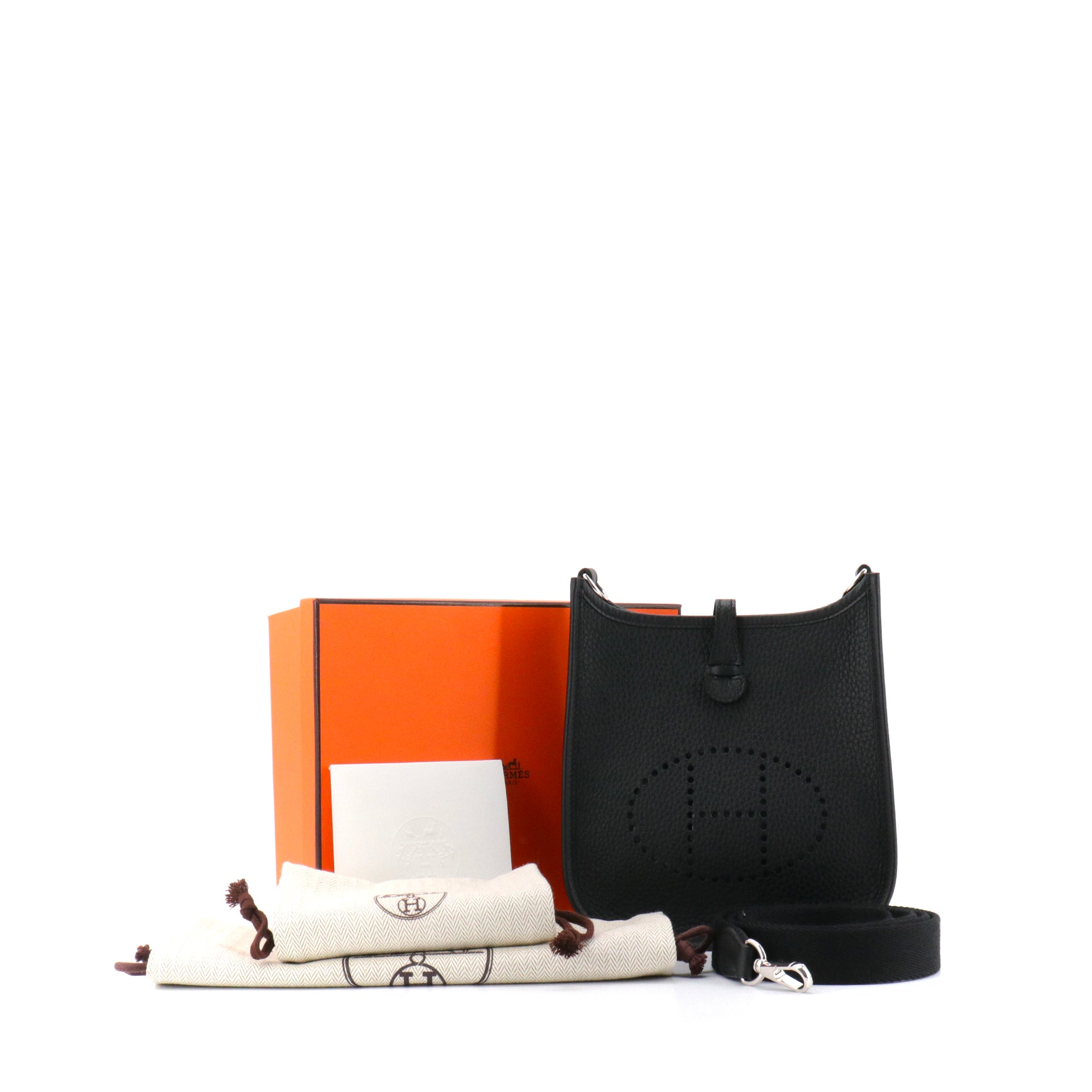 HERMÈS - Hermès Evelyne 16 shoulder bag in black Taurillon Clémence leather