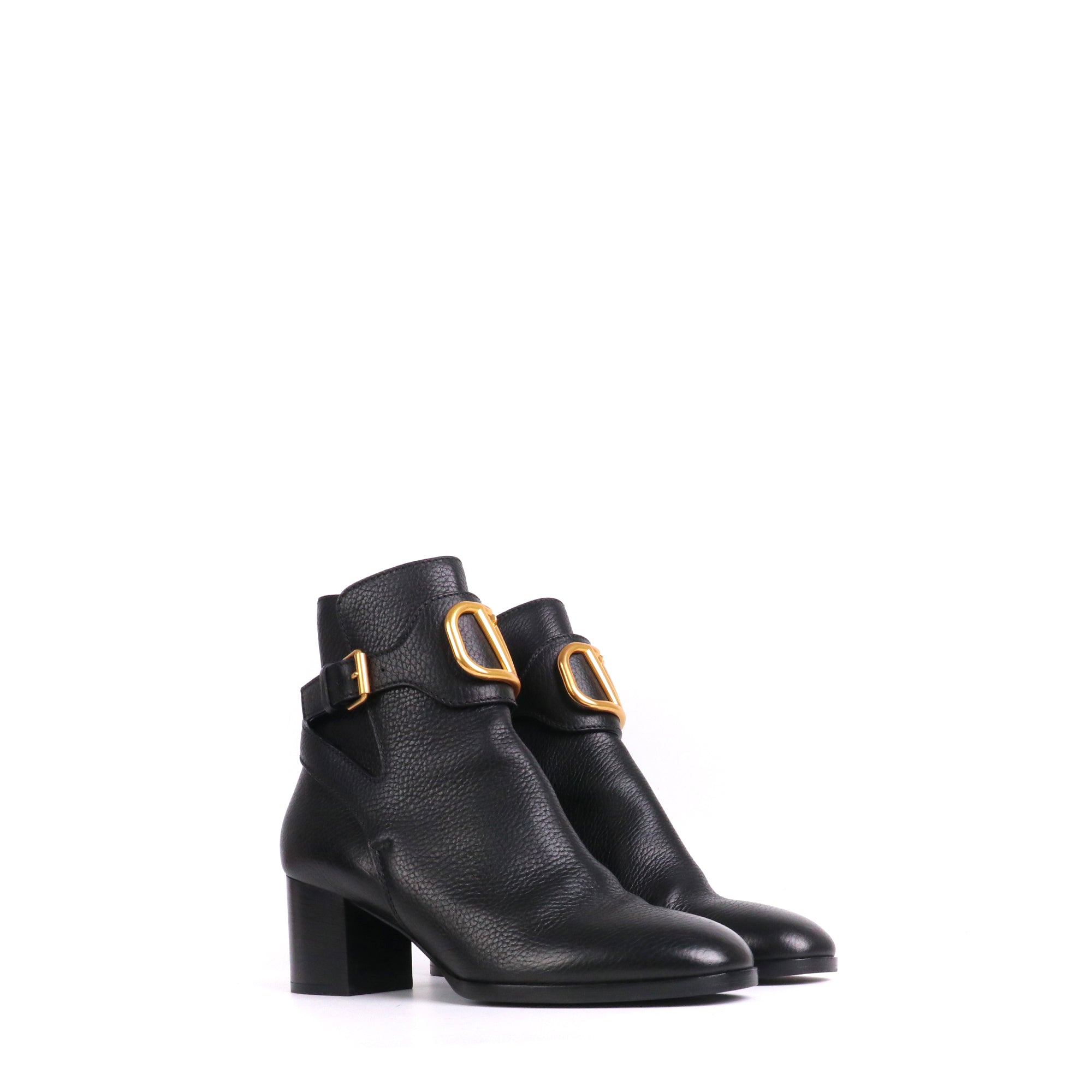 VALENTINO - Black leather Rockstud boots (T37)