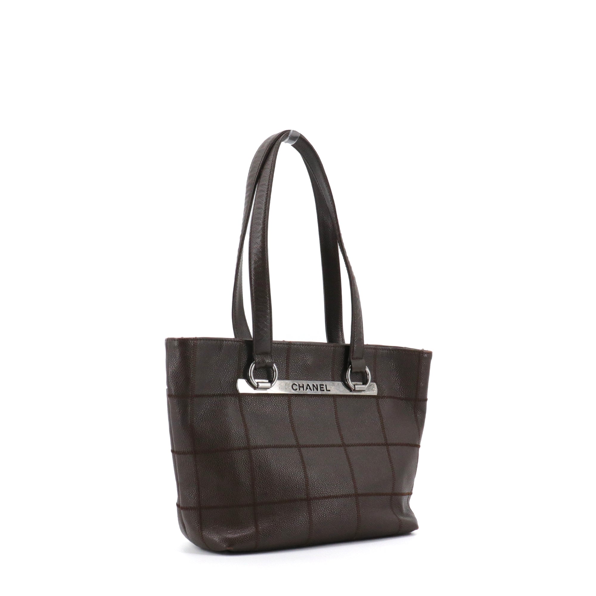CHANEL - Sac cabas Choco Bar Chanel en cuir grainé marron vintage