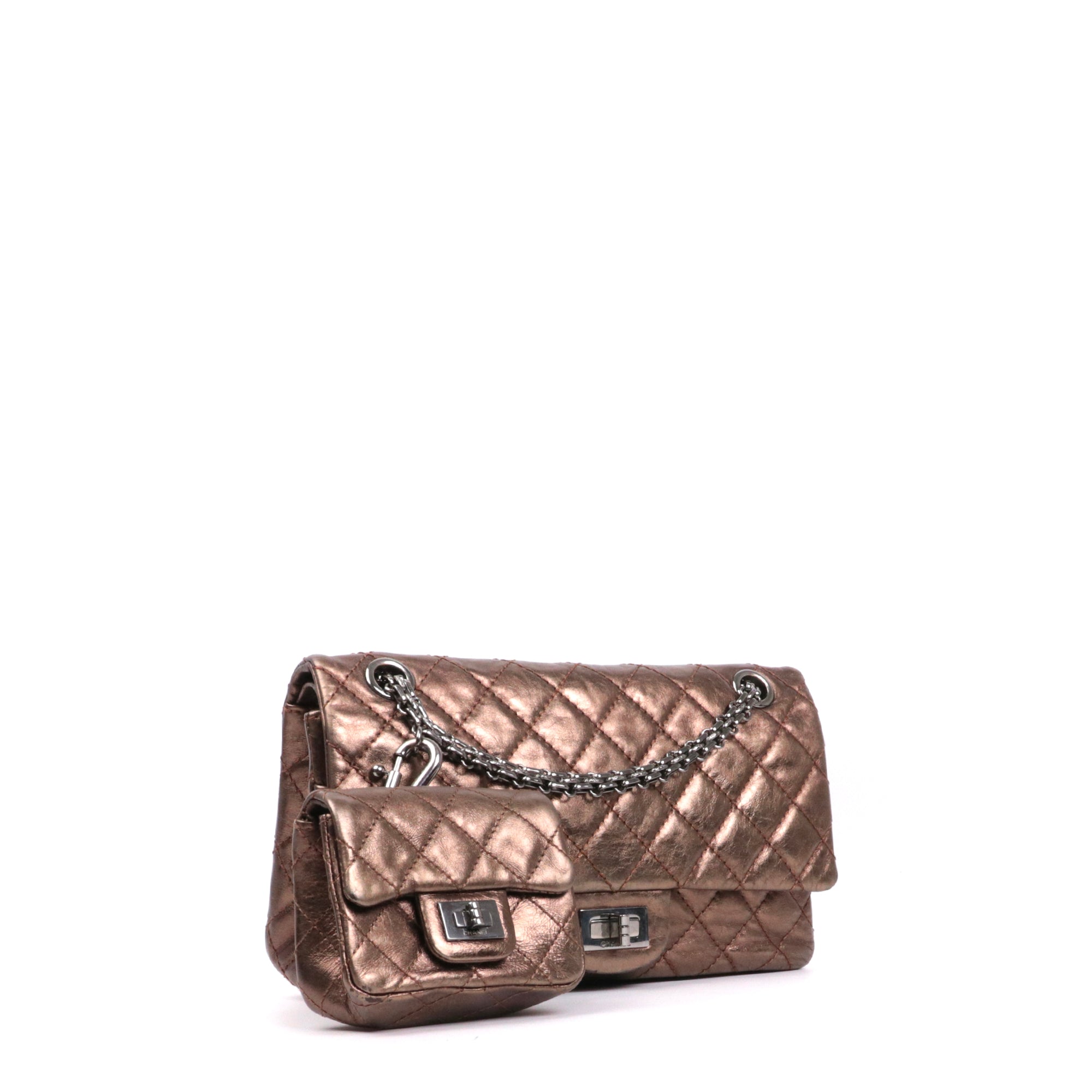 CHANEL - Sac à bandoulière 2.55 Cargo Chanel small en cuir froissé bronze