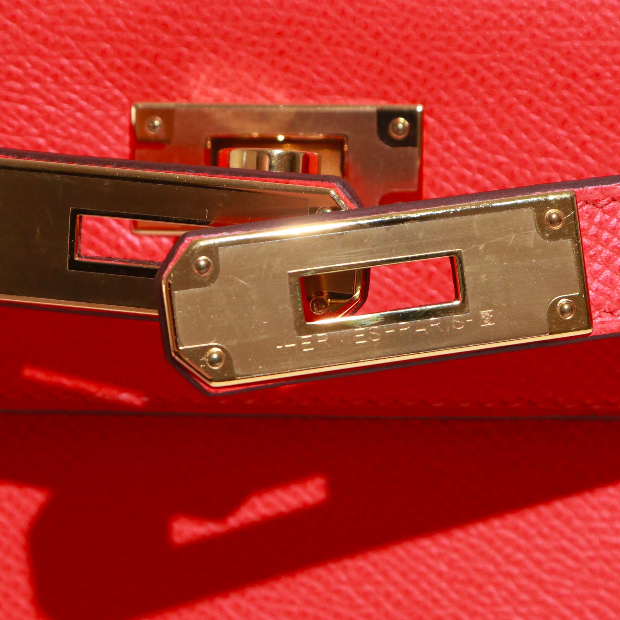 HERMÈS - Sac à main Kelly 28 Hermès en cuir Epsom Capucine Sellier