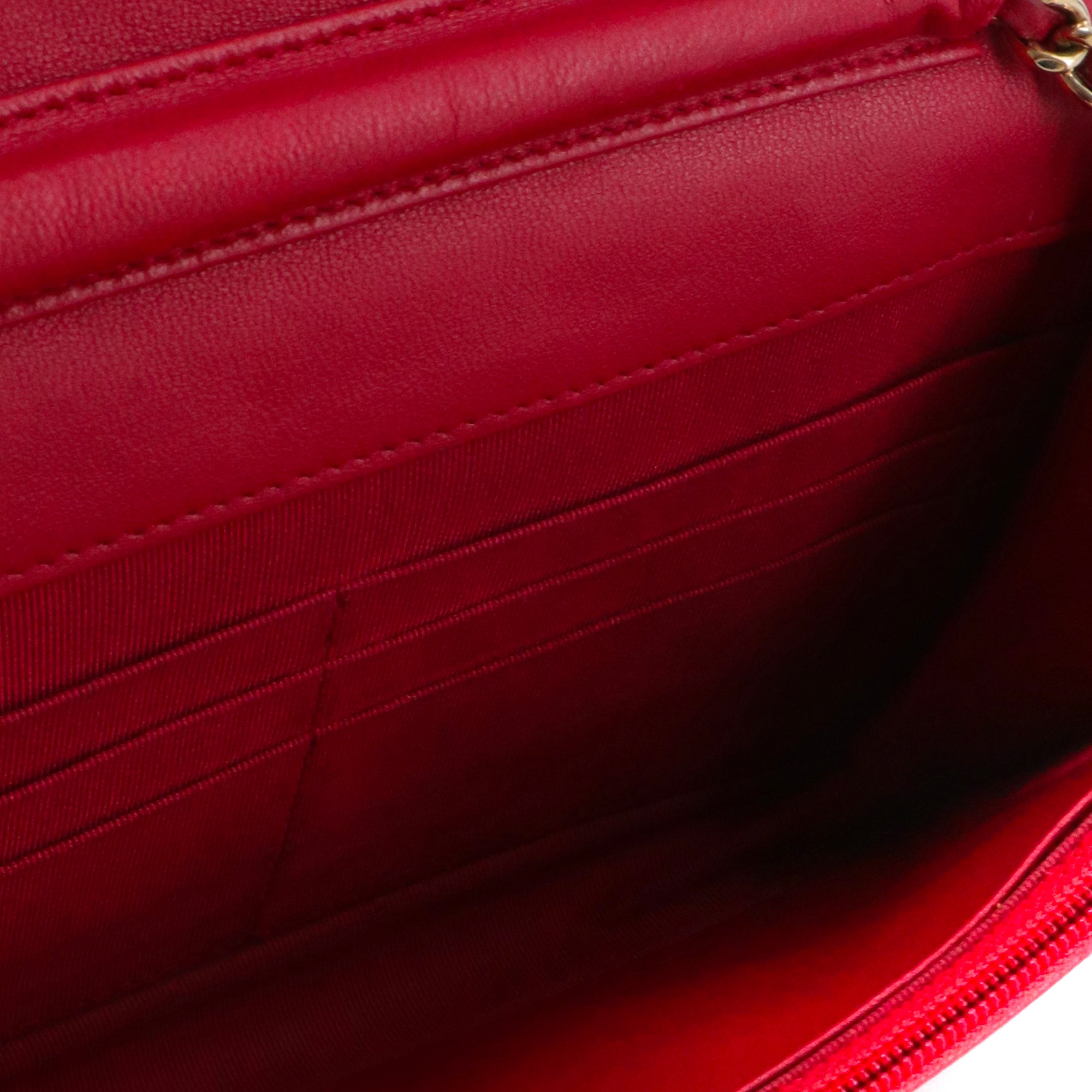 CHANEL - Chanel Wallet On Chain shoulder bag in red smooth leather